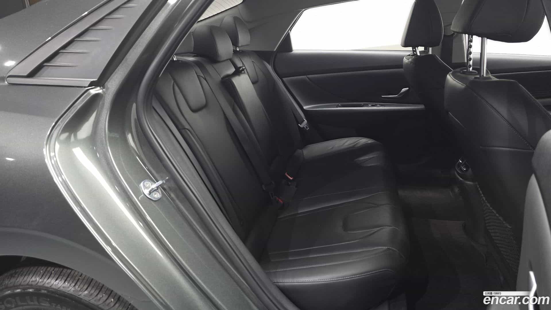 AVANTE Hyundai 2022.4-OPTION-015