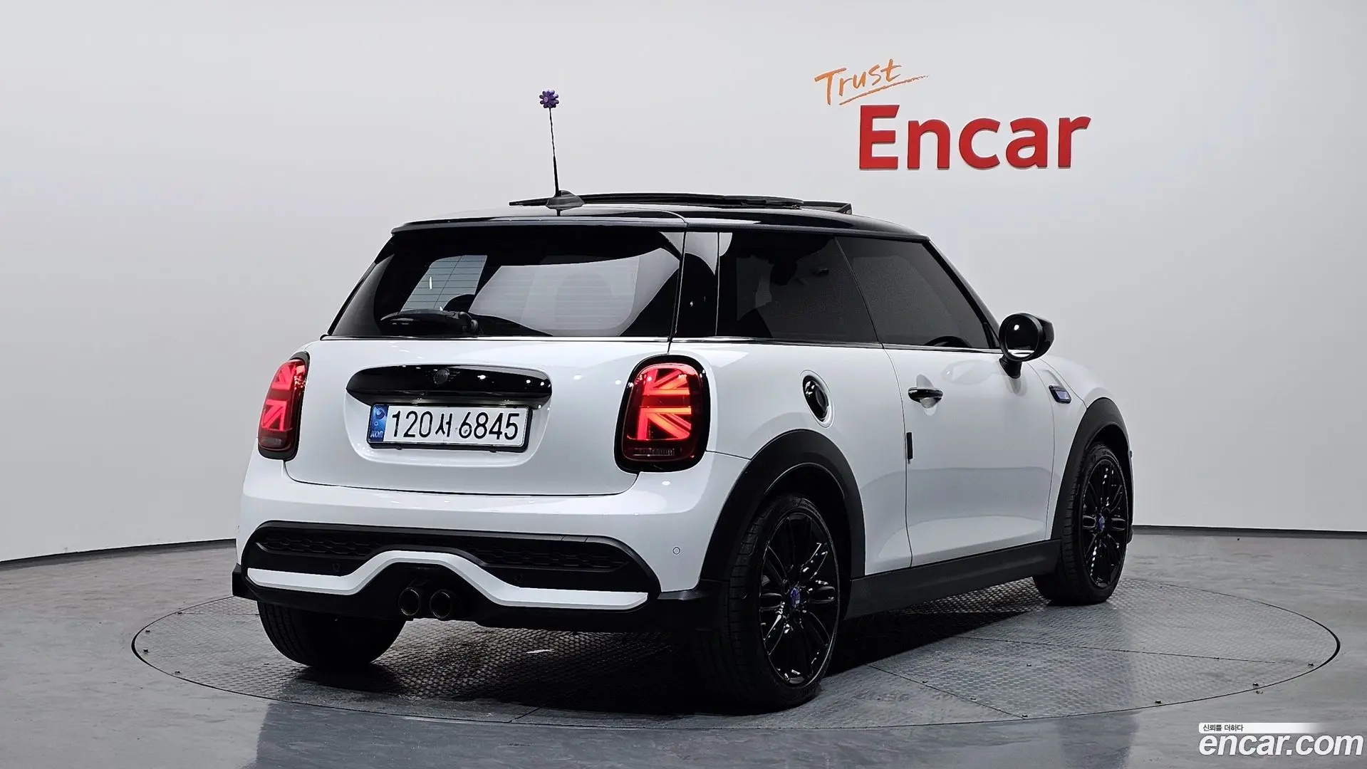 Main__Slider__Photo:Cooper Mini 2024.6-1