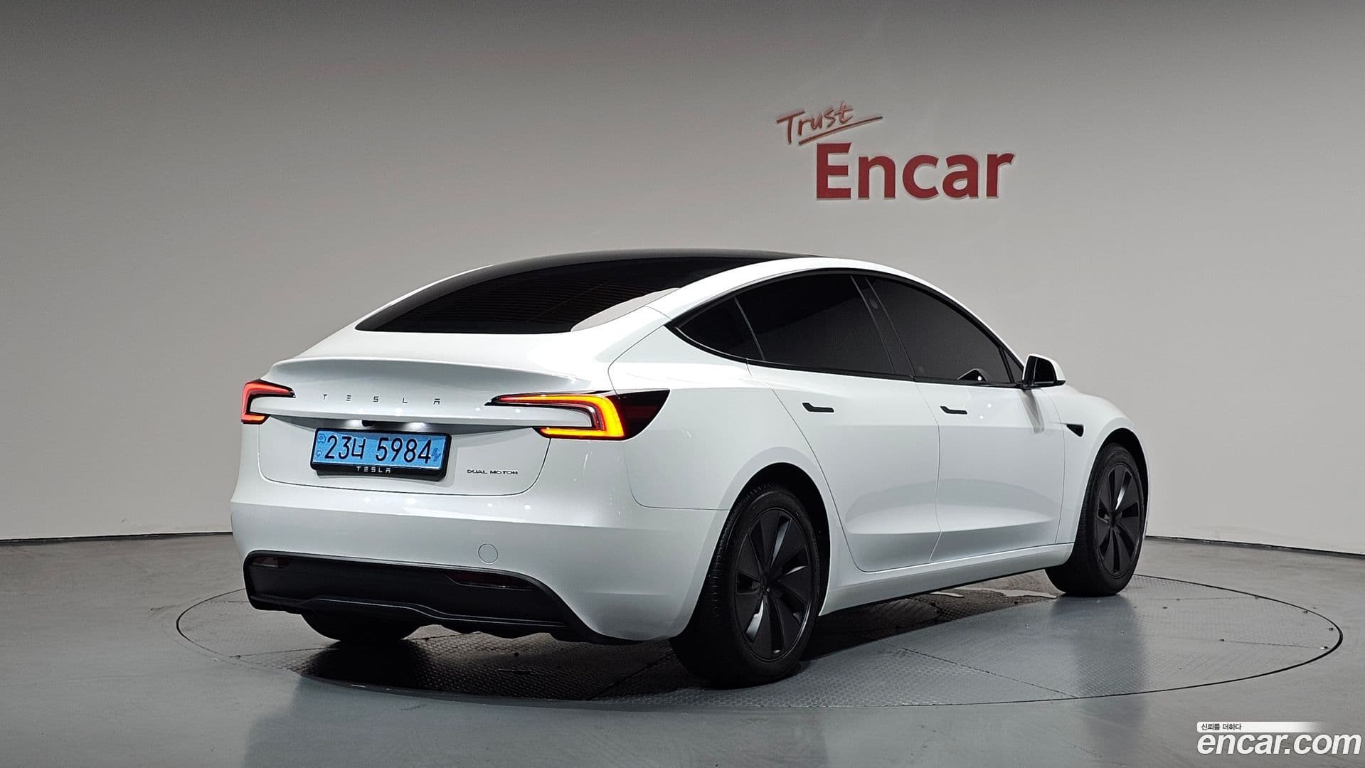 Main__Slider__Photo:Model 3 Tesla 2025.2-1