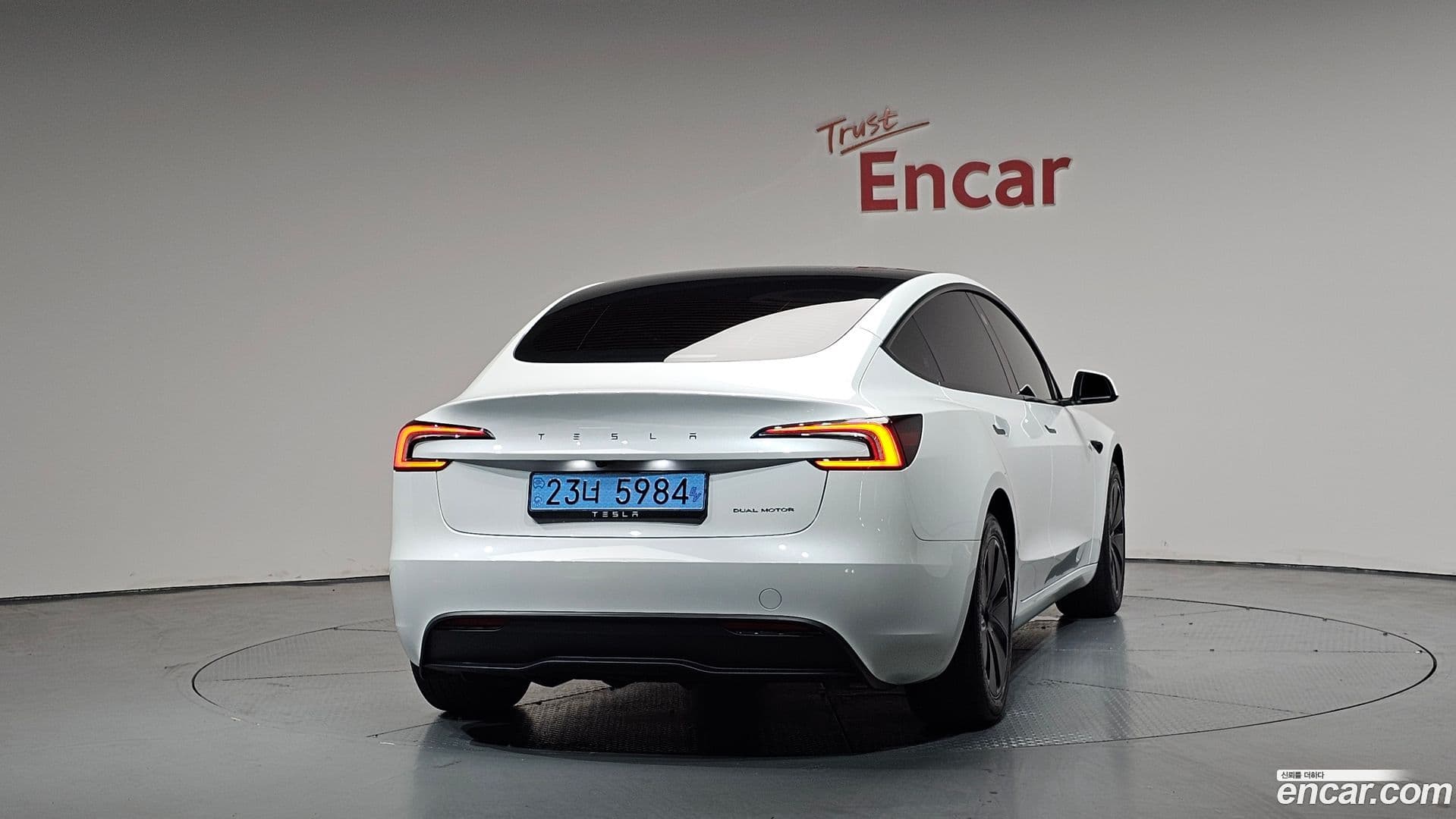 Main__Slider__Photo:Model 3 Tesla 2025.2-3