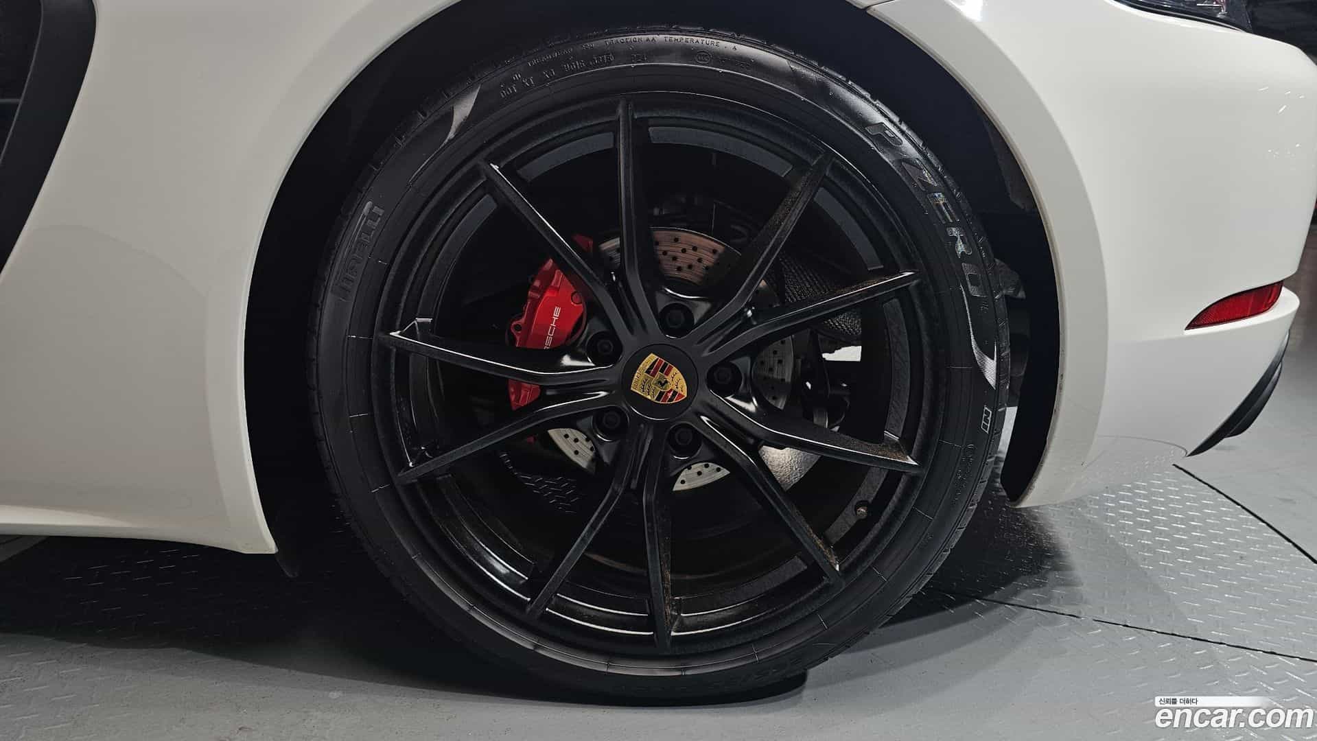 718 Porsche 2018.5-OUTER-031