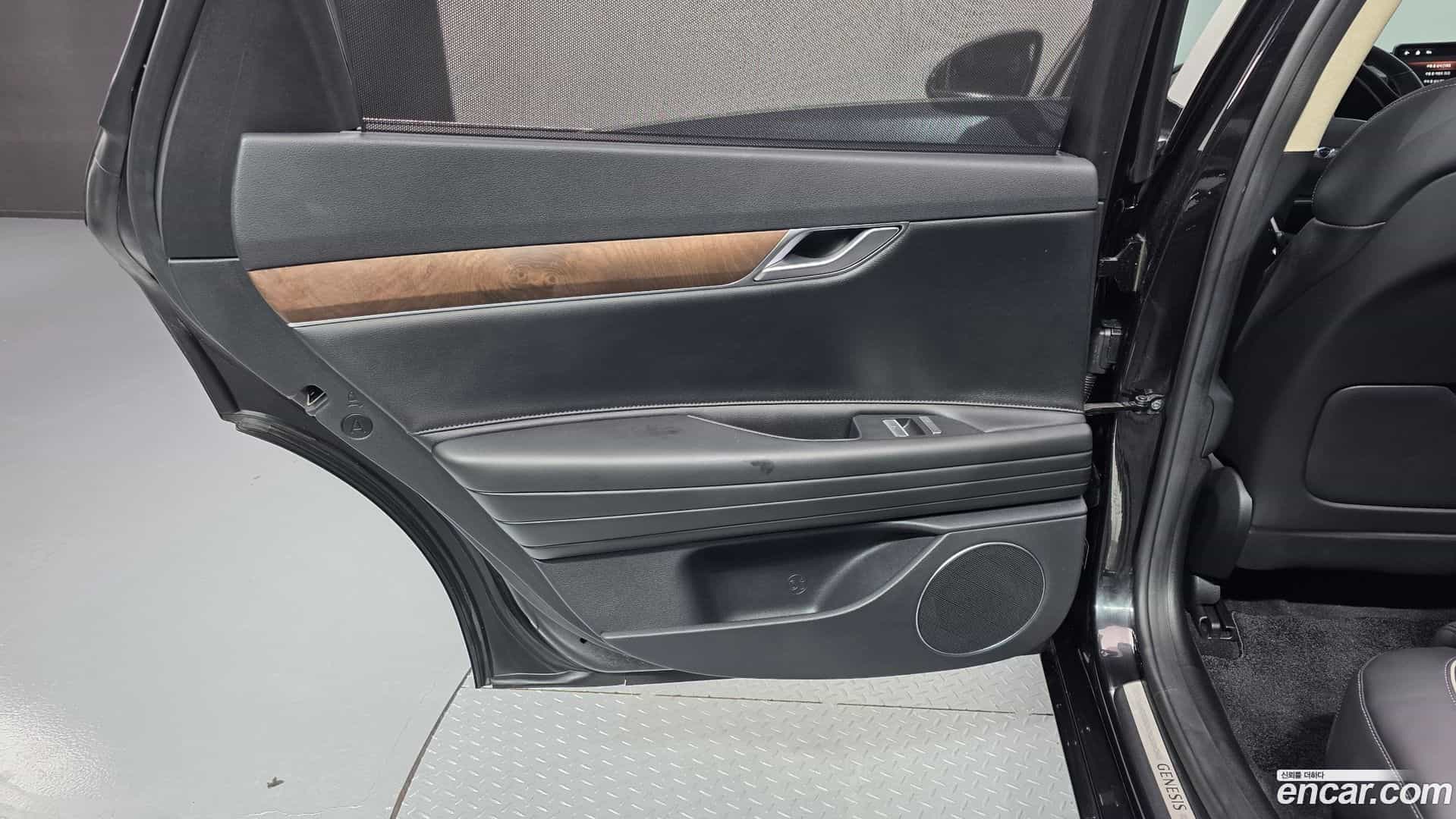 G80 Genesis 2021.3-INNER-035