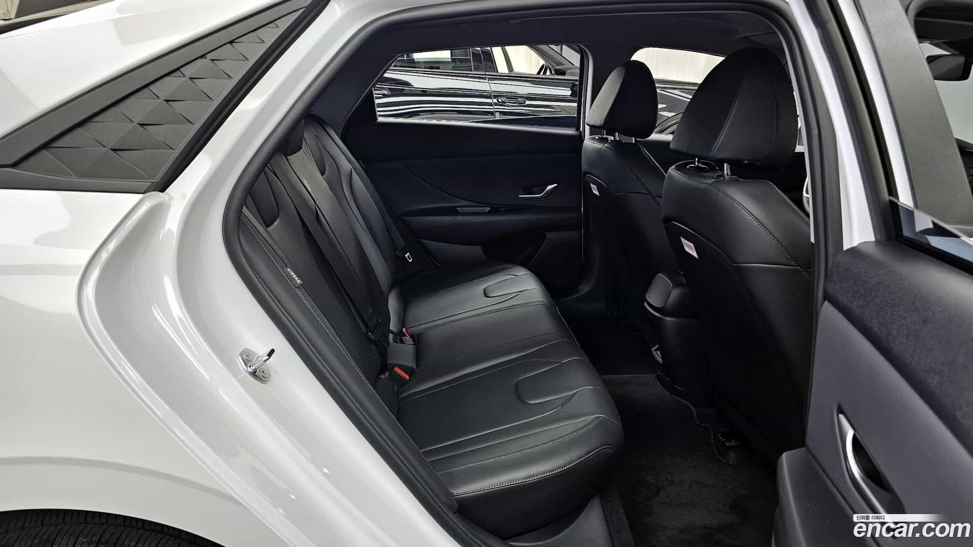 AVANTE Hyundai 2025.8-OPTION-016