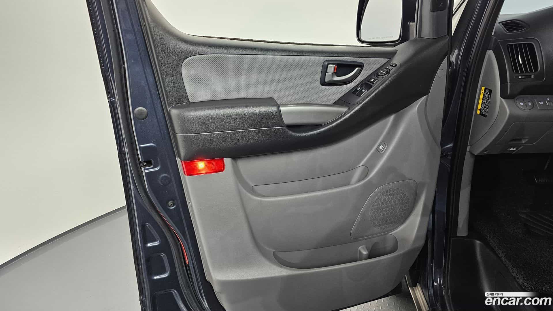 Starex Hyundai 2018.10-INNER-034