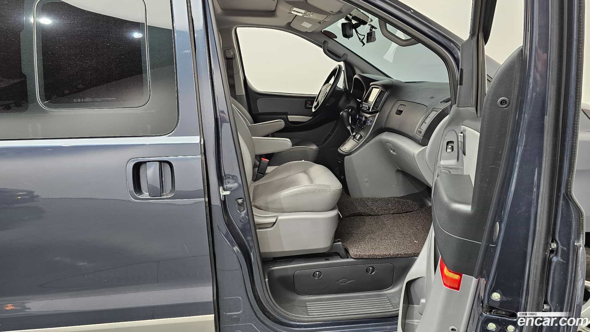 Starex Hyundai 2018.10-INNER-036