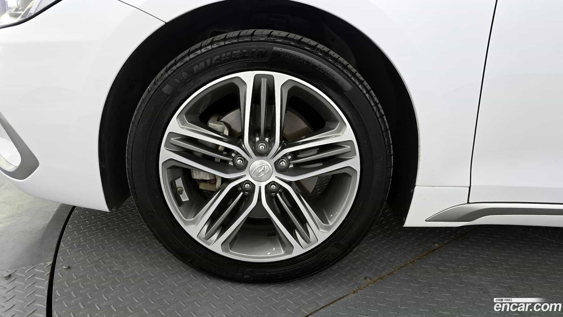 Grandeur Hyundai 2017.6-OUTER-005