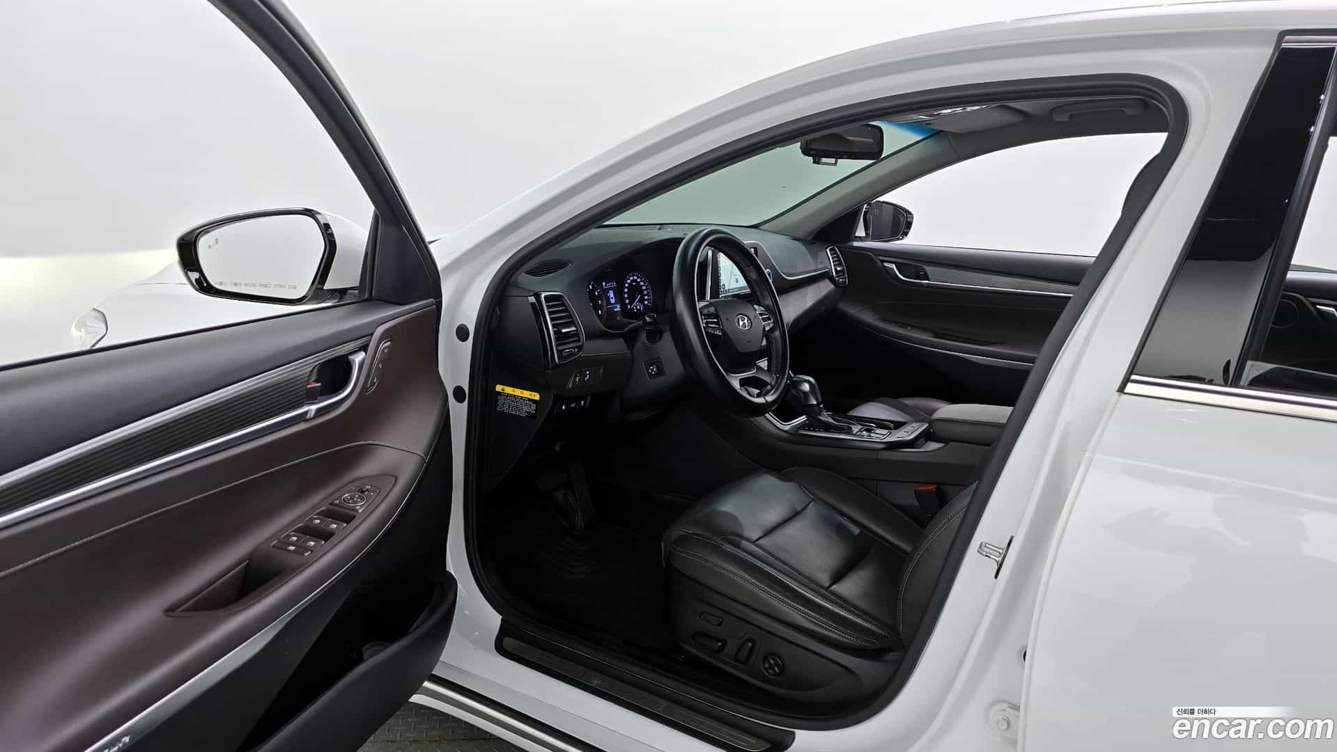 Grandeur Hyundai 2017.6-INNER-010
