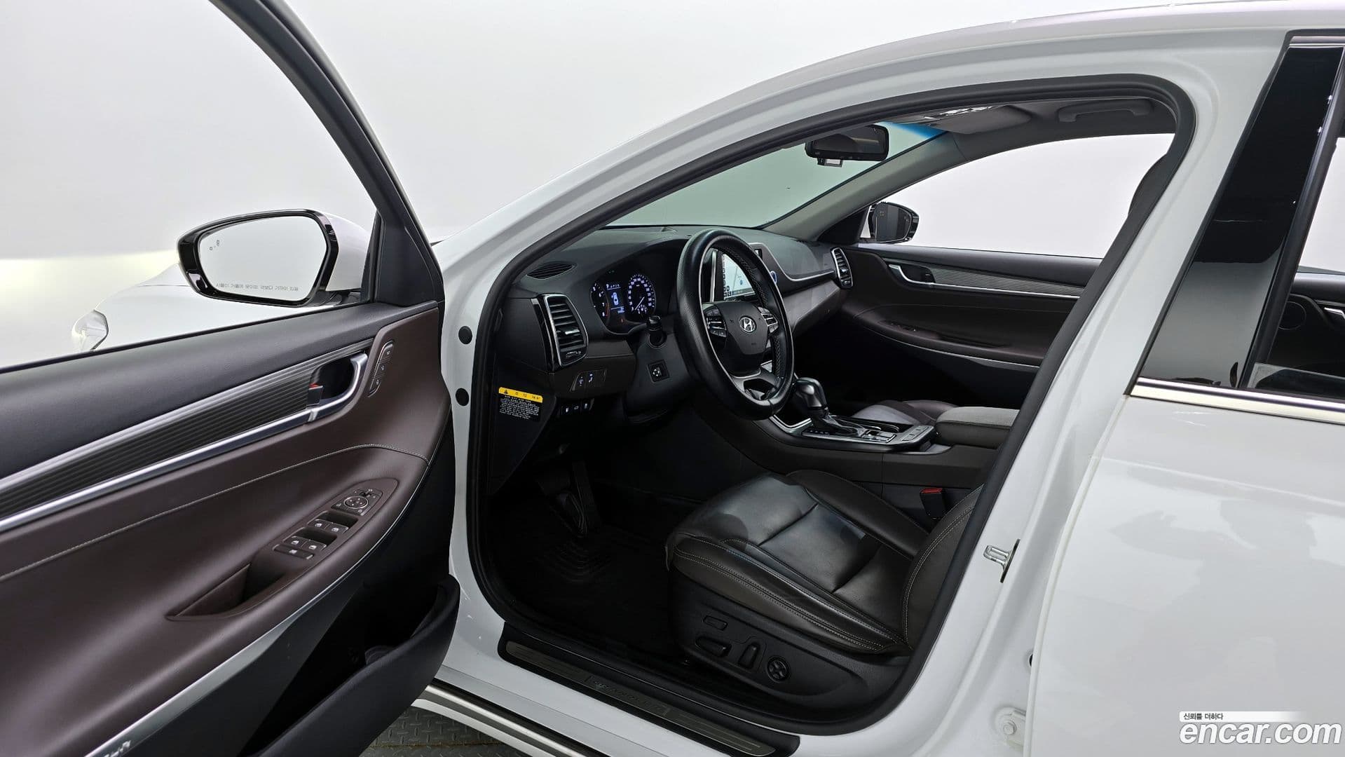 Main__Slider__Photo:Grandeur Hyundai 2017.6-9