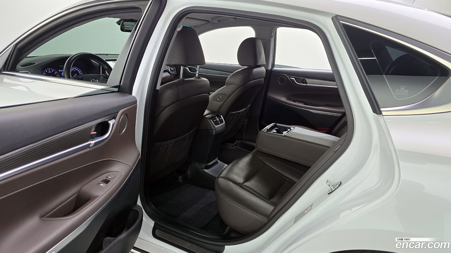 Main__Slider__Photo:Grandeur Hyundai 2017.6-11