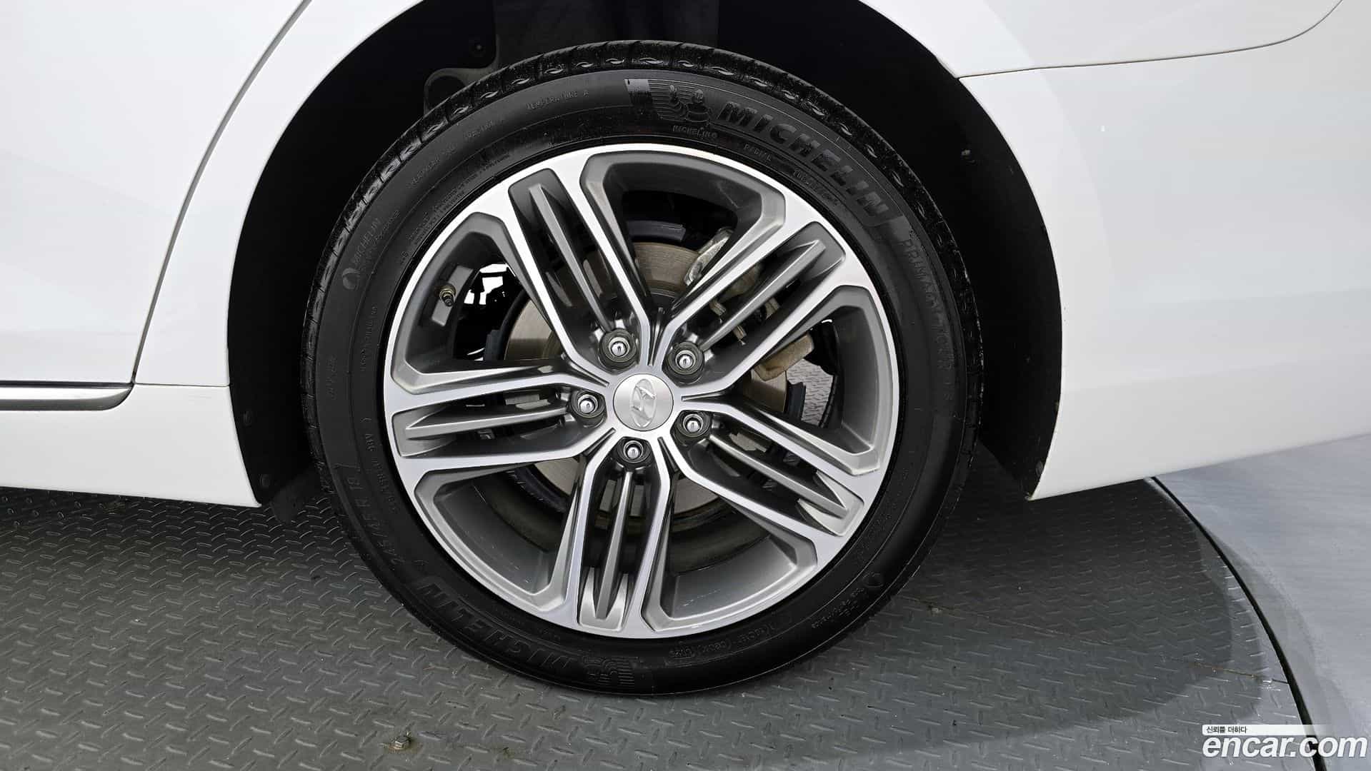 Grandeur Hyundai 2017.6-OUTER-031