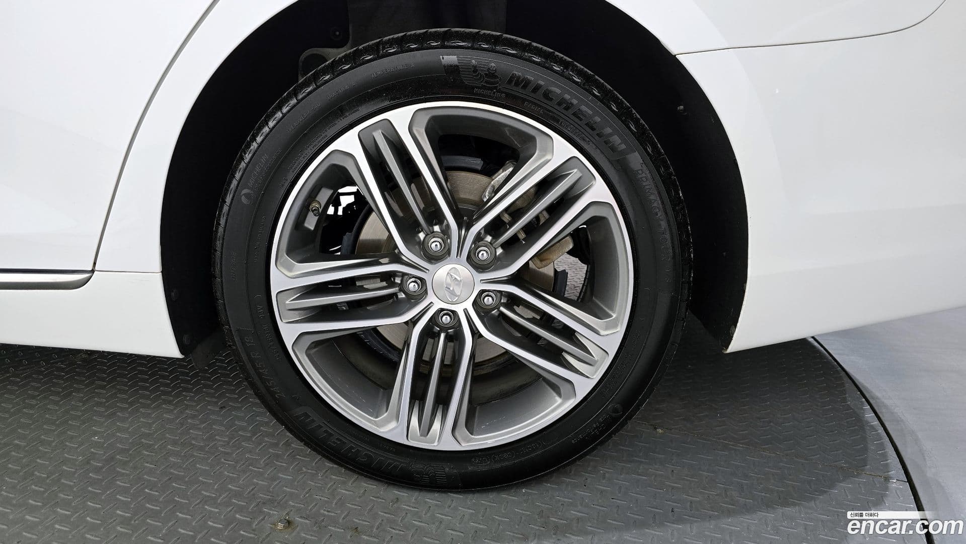 Main__Slider__Photo:Grandeur Hyundai 2017.6-20