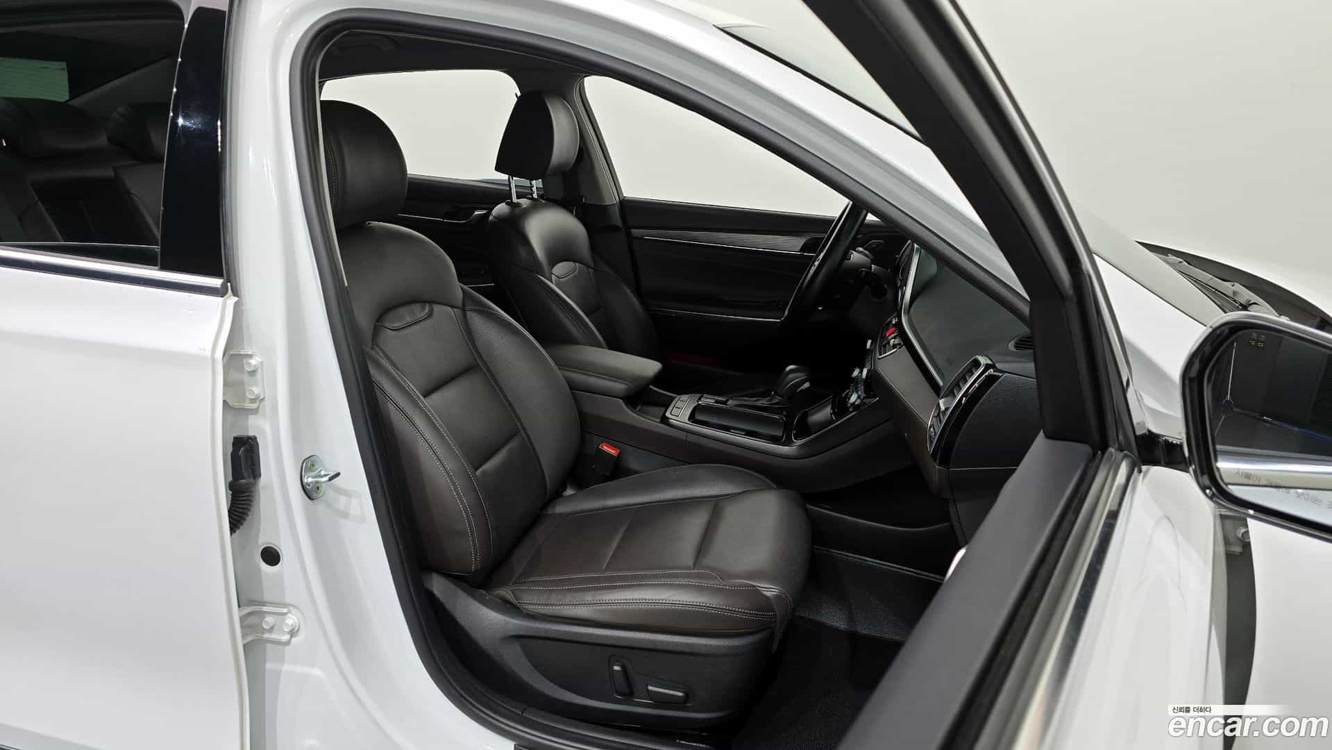 Grandeur Hyundai 2017.6-INNER-036