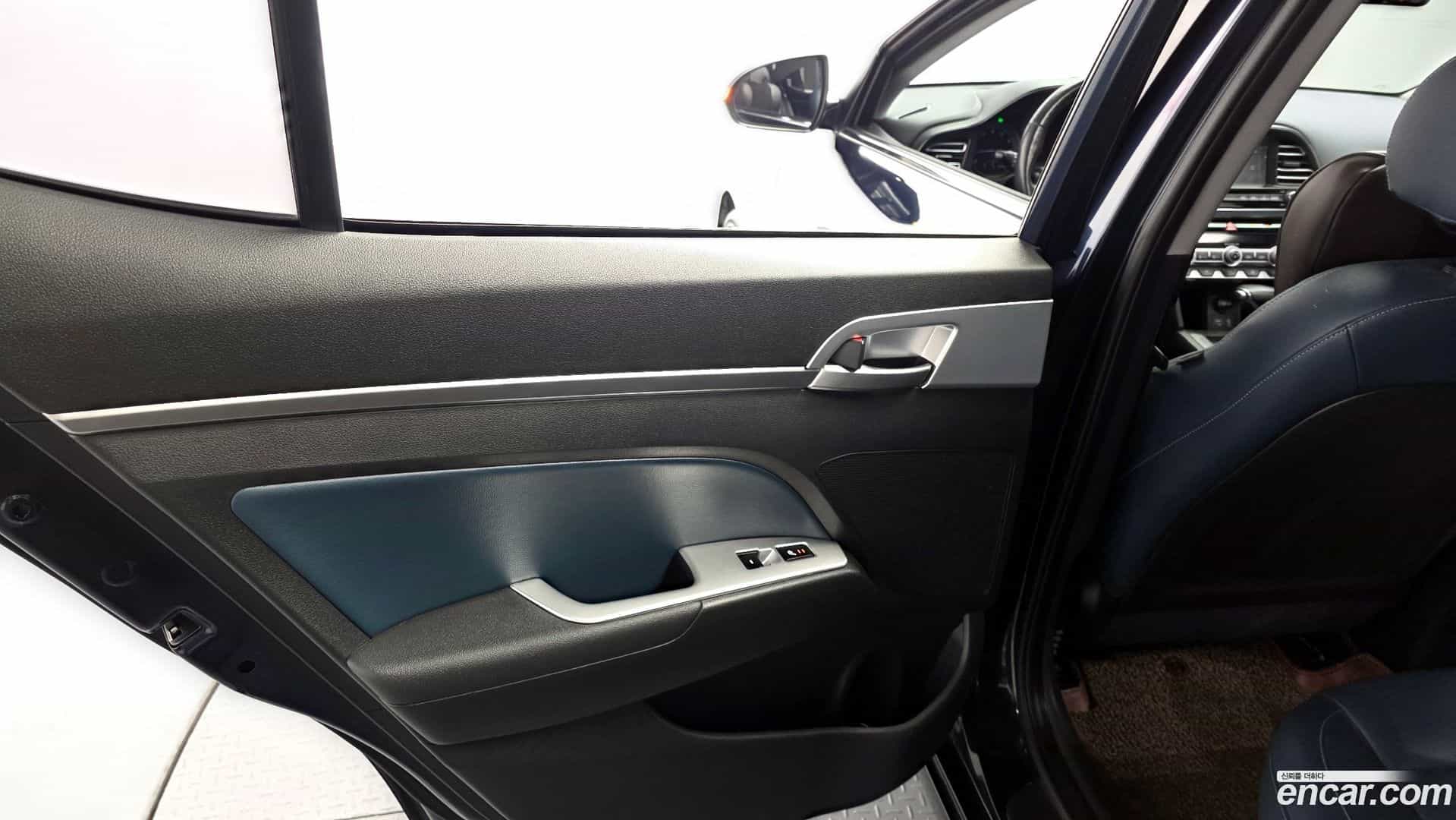 AVANTE Hyundai 2019.0-INNER-035
