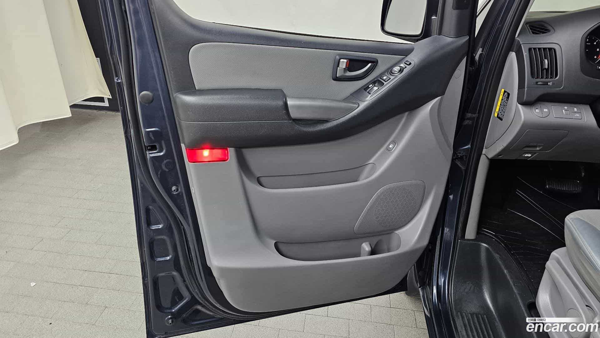 Starex Hyundai 2017.4-INNER-034