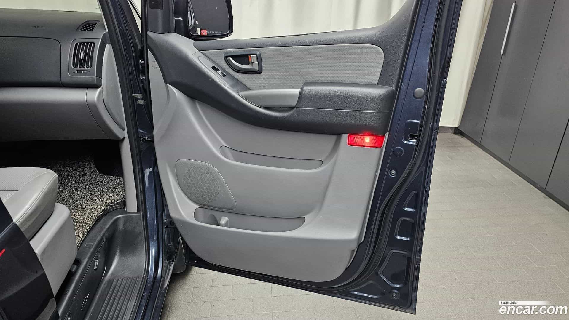 Starex Hyundai 2017.4-INNER-035