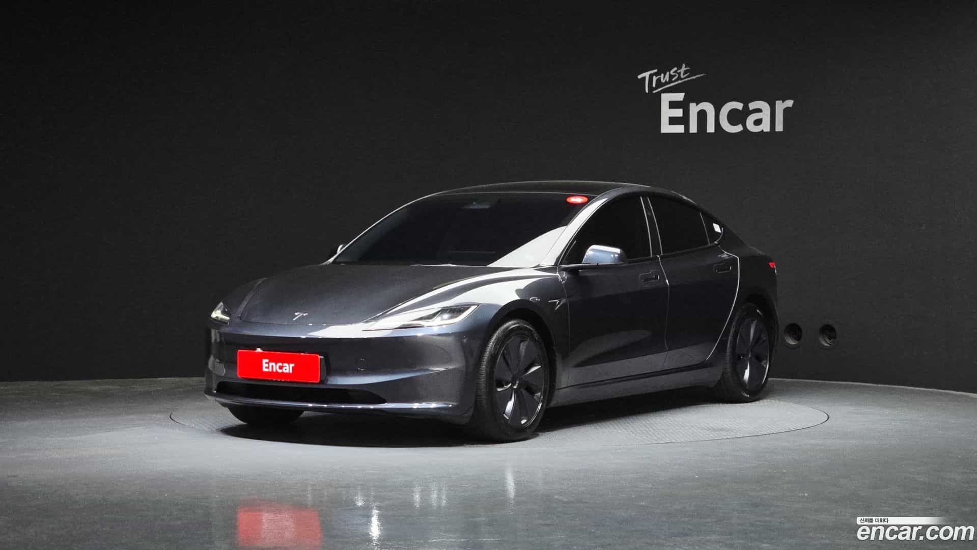 Model 3 Tesla 2025.2-OUTER-001