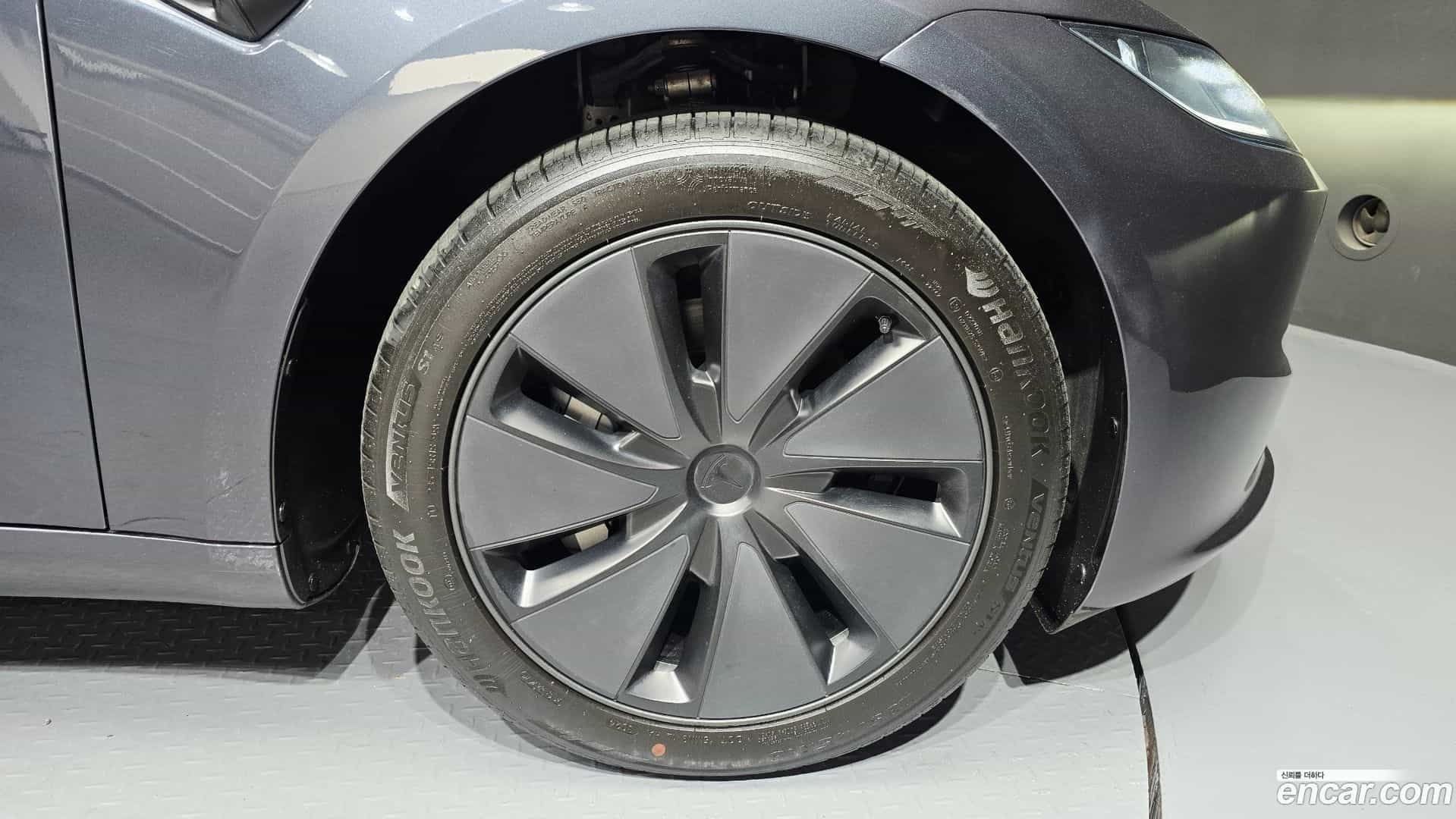 Model 3 Tesla 2025.2-OUTER-031