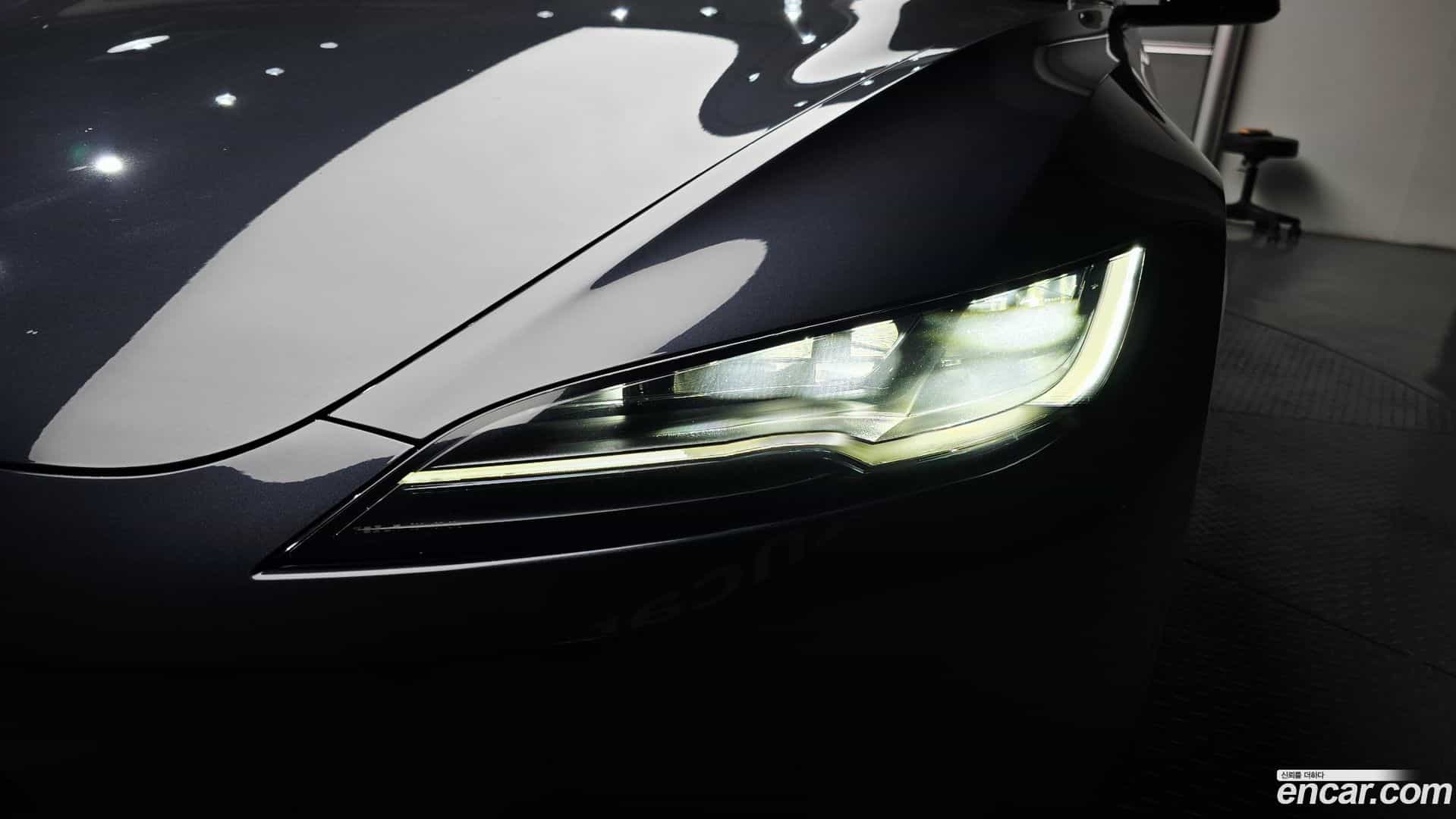 Model 3 Tesla 2025.2-OUTER-032