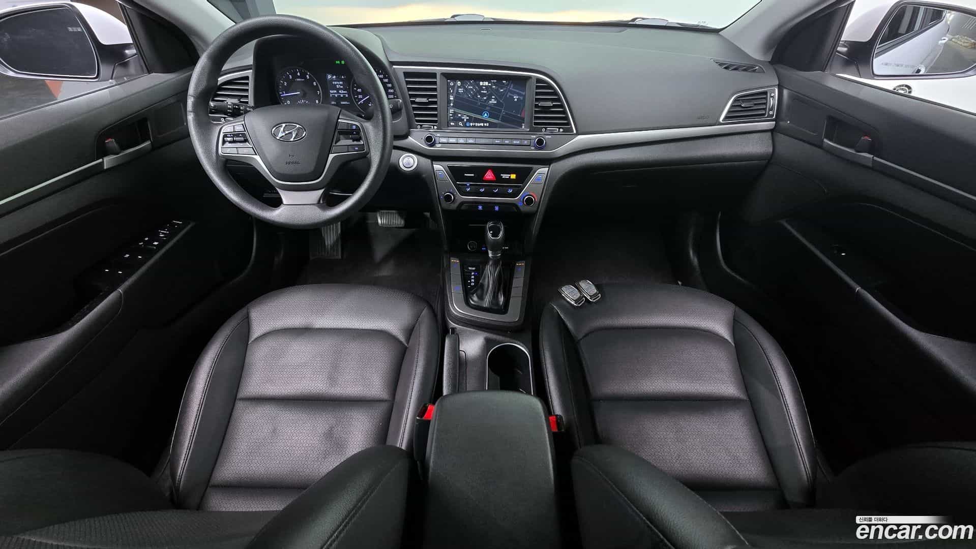 AVANTE Hyundai 2017.11-INNER-007
