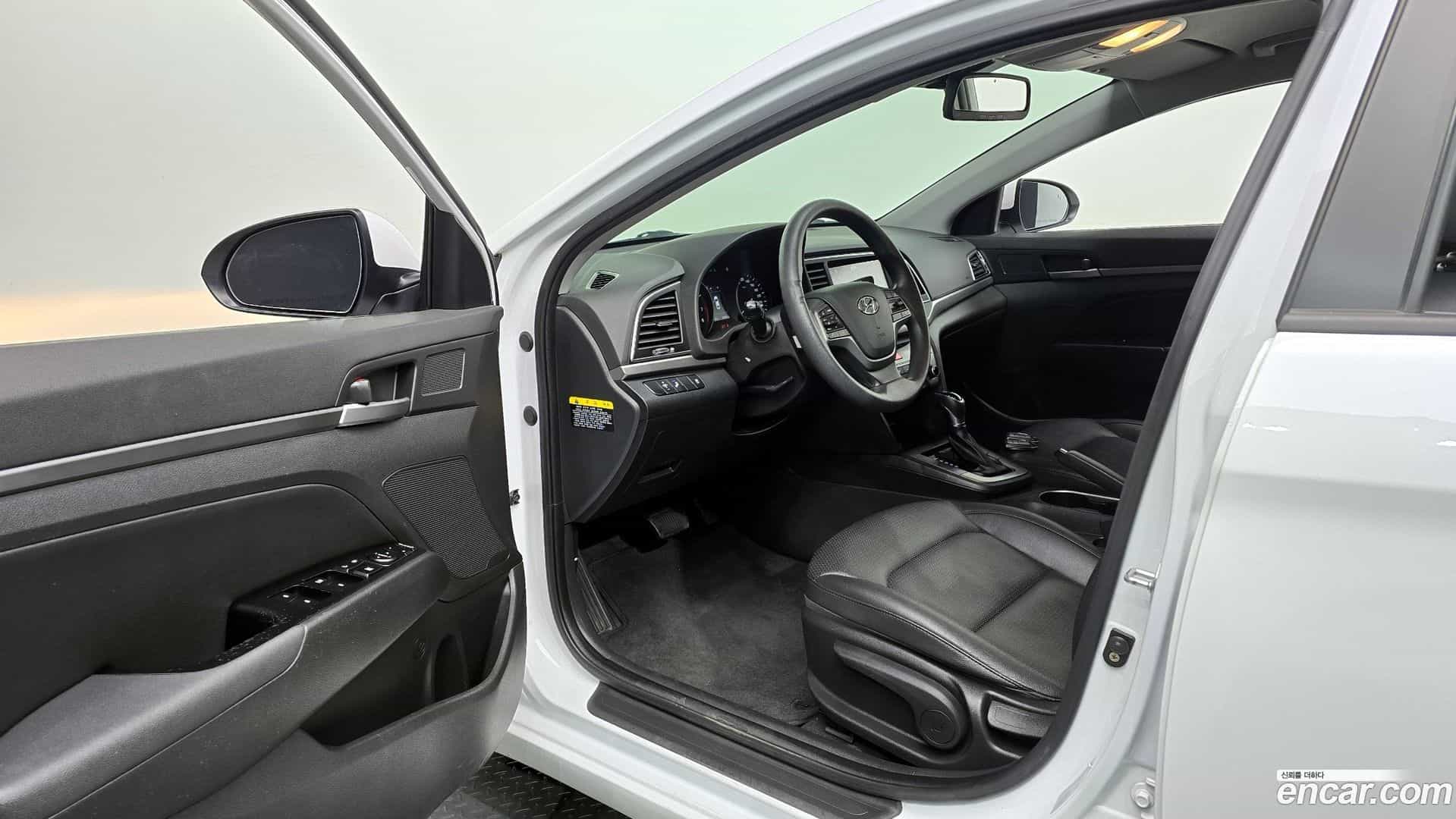 AVANTE Hyundai 2017.11-INNER-010