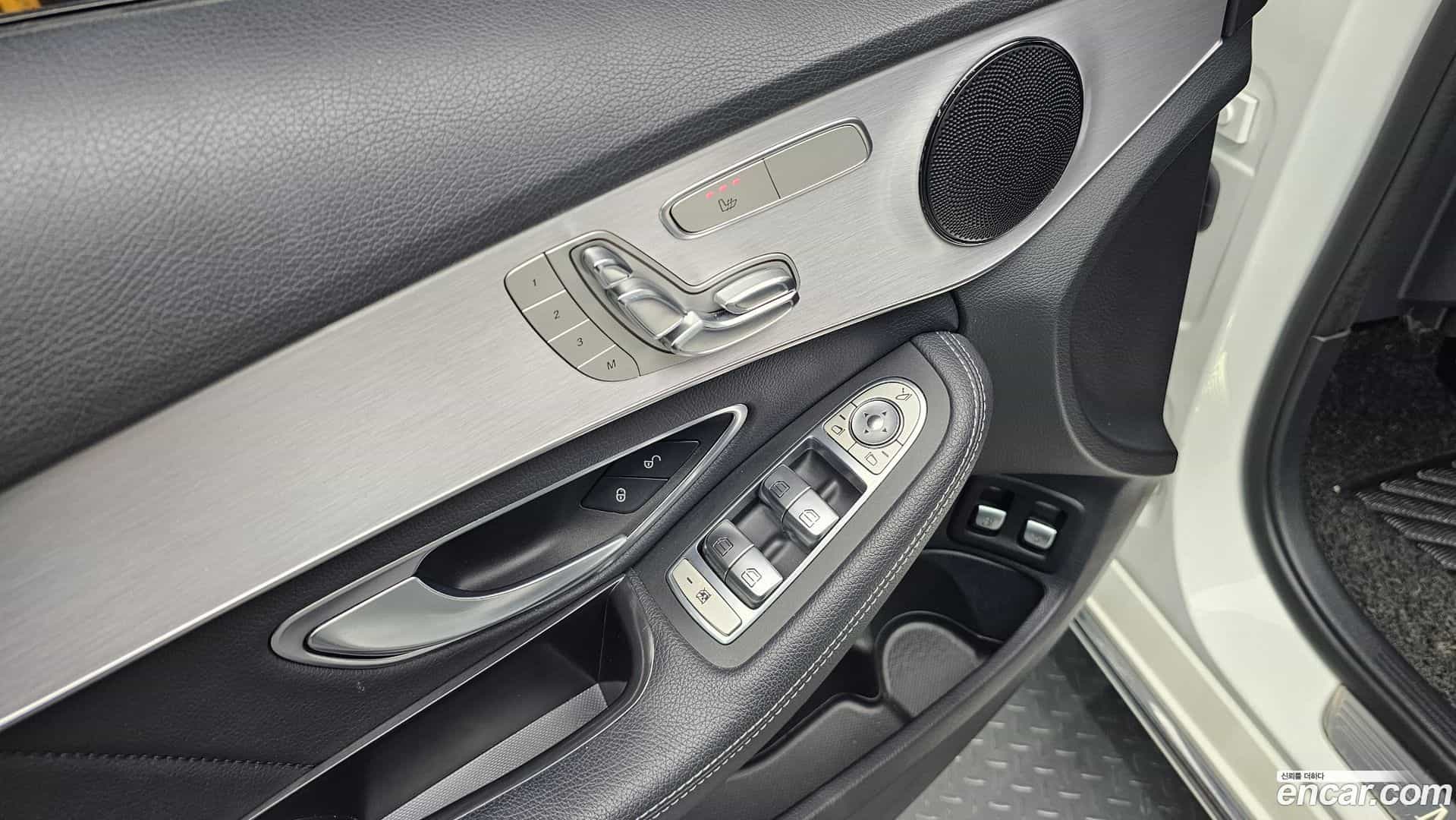 C-Class Mercedes-Benz 2018.11-OPTION-024