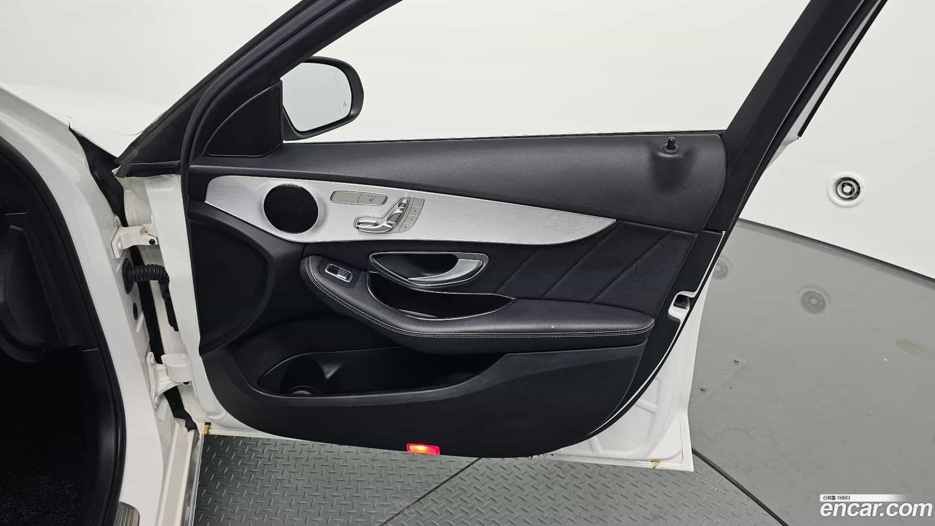 C-Class Mercedes-Benz 2018.11-INNER-034