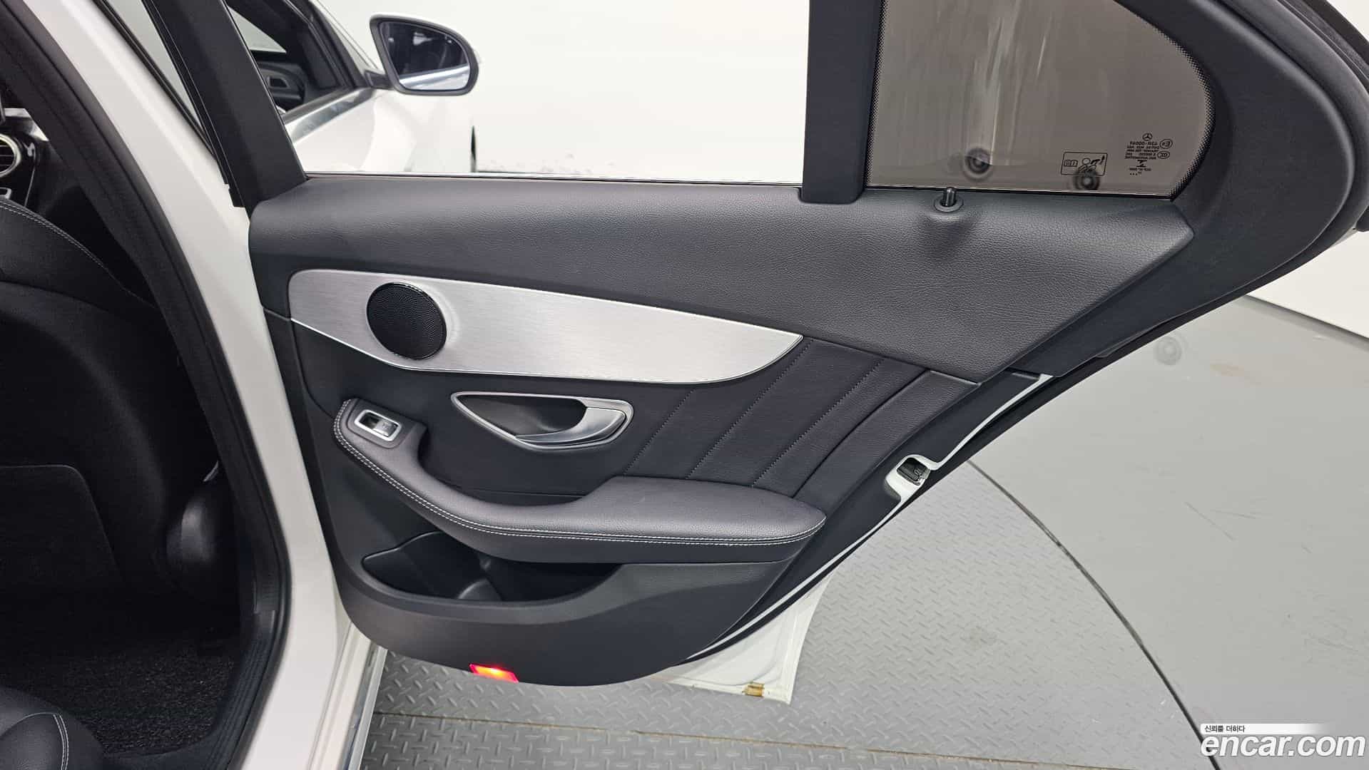 C-Class Mercedes-Benz 2018.11-INNER-035