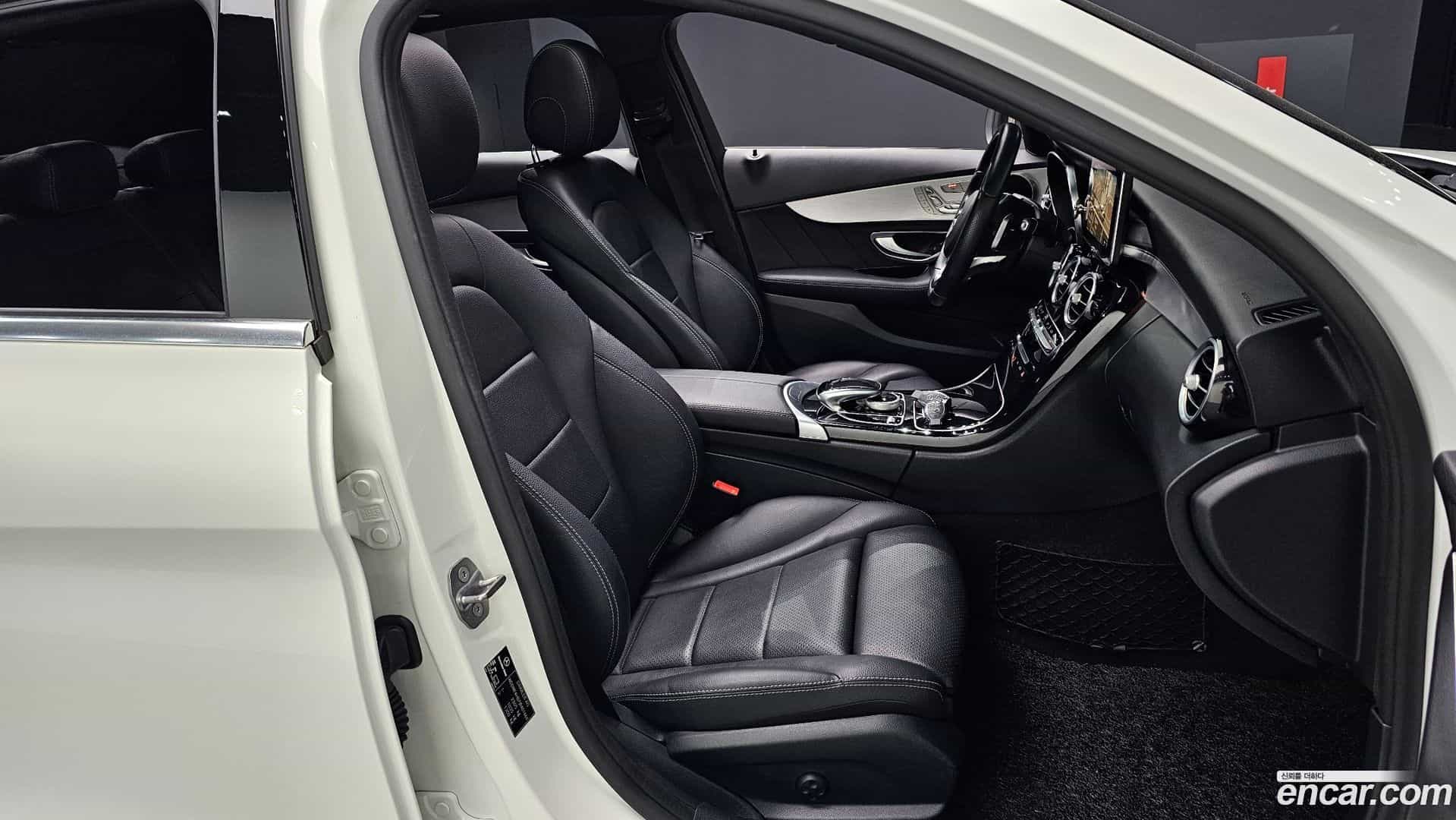 C-Class Mercedes-Benz 2018.11-INNER-036