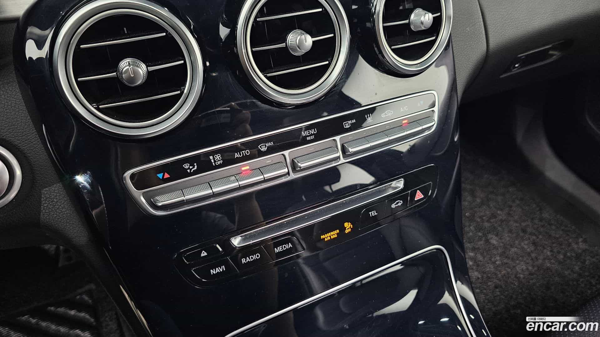 C-Class Mercedes-Benz 2018.11-OPTION-042