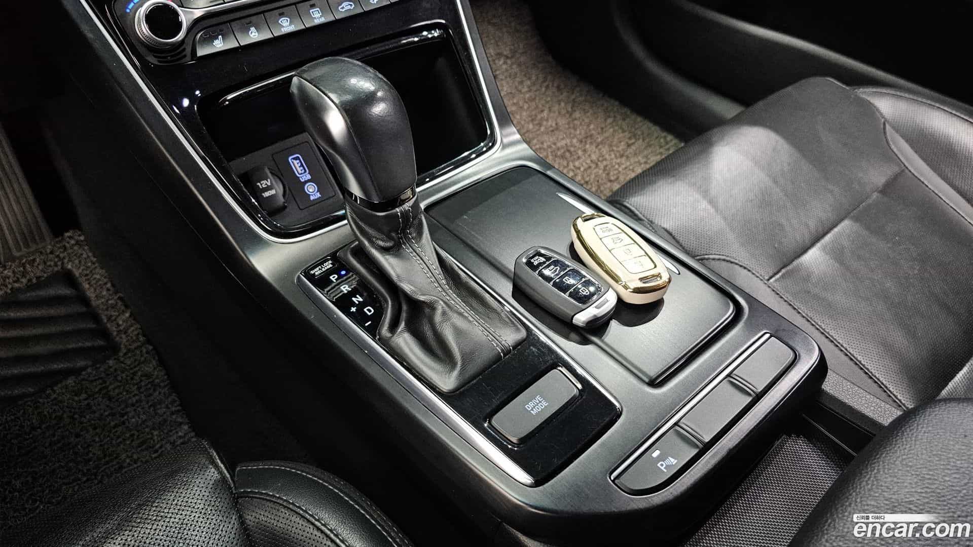 Grandeur Hyundai 2017.1-INNER-009