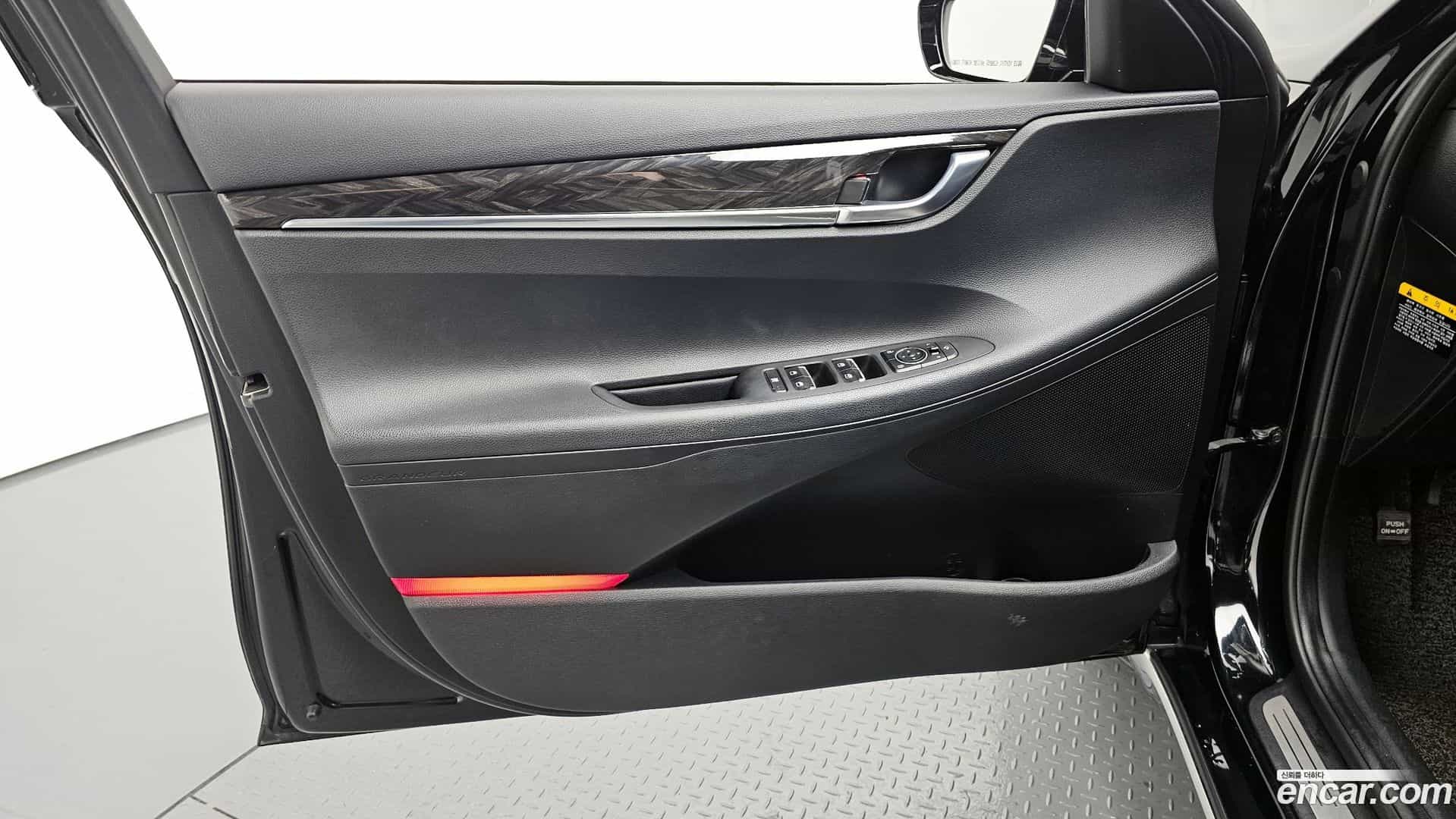 Grandeur Hyundai 2017.1-INNER-034