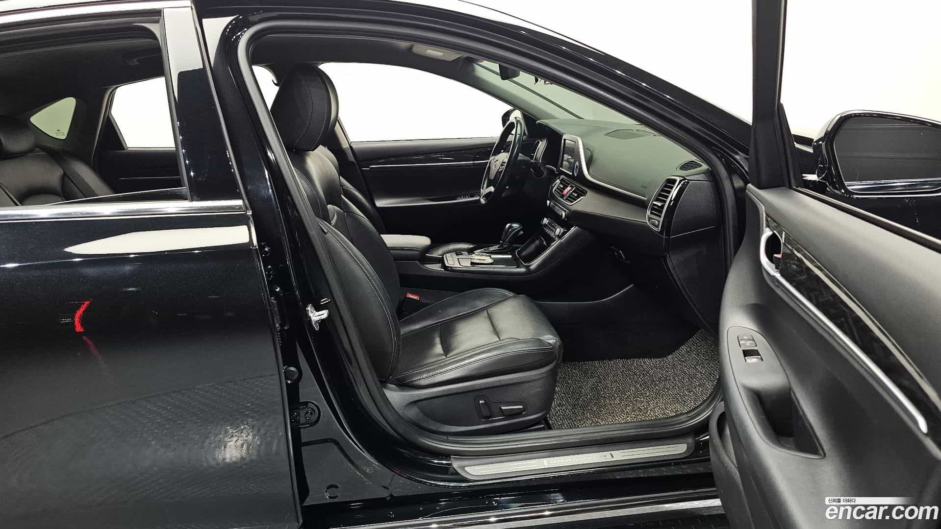 Grandeur Hyundai 2017.1-INNER-036