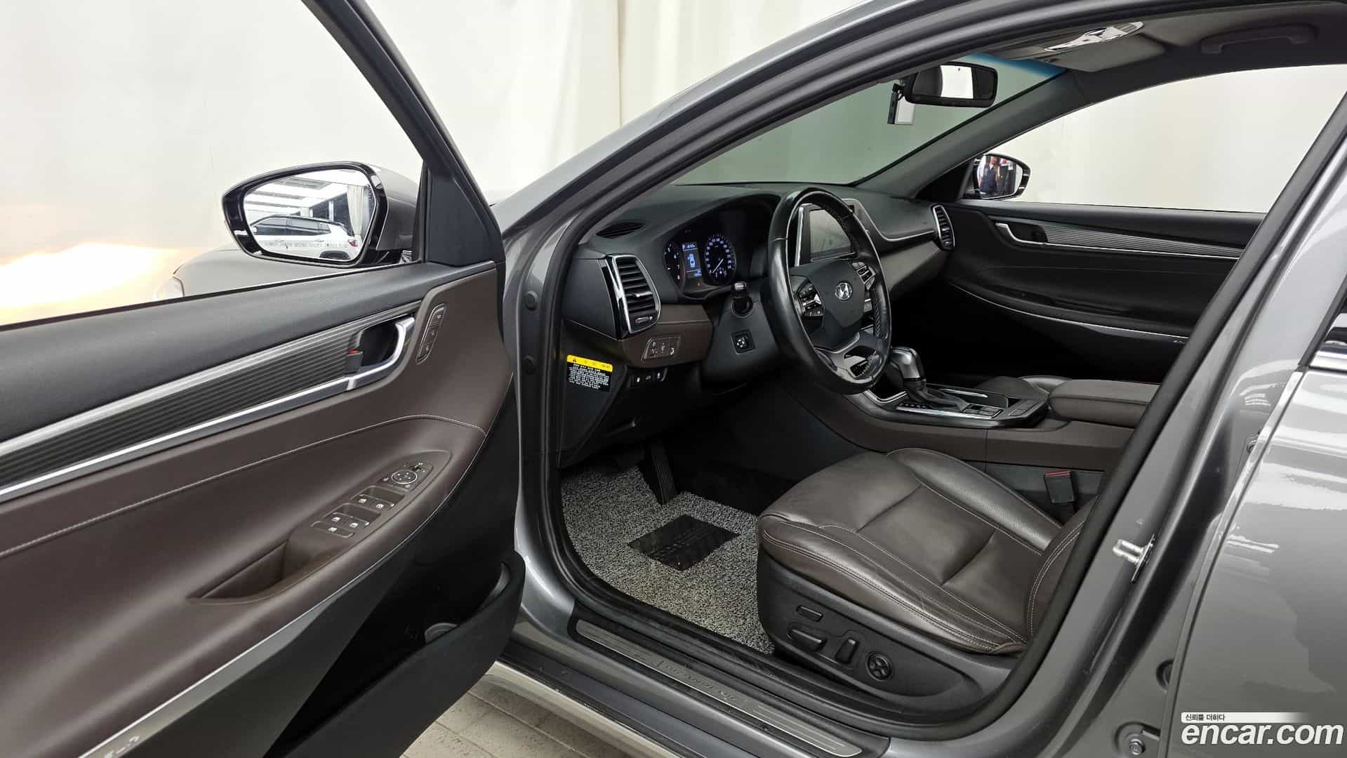Grandeur Hyundai 2017.10-INNER-010