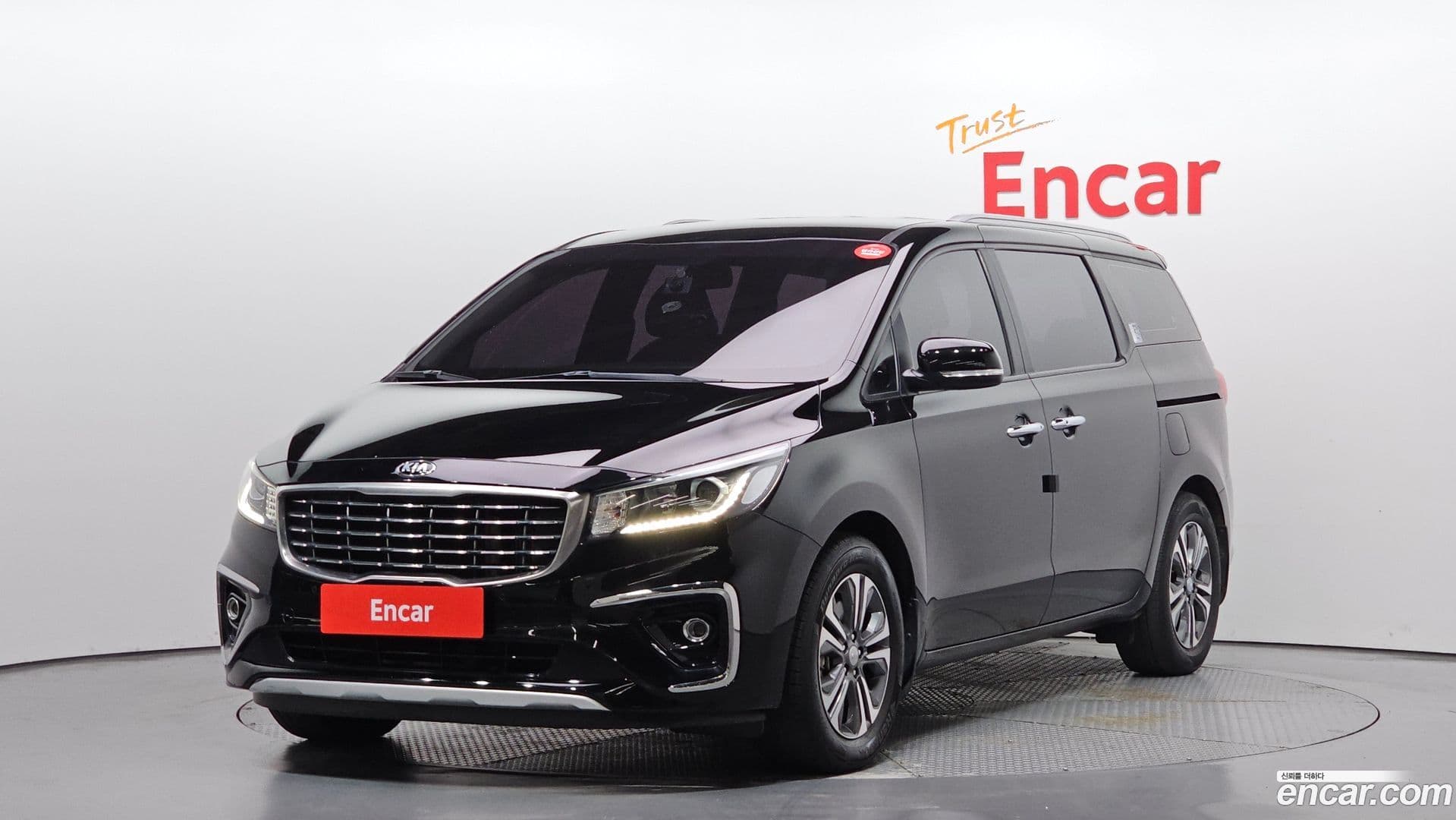 Main__Slider__Photo:Canival Kia 2019.8-0