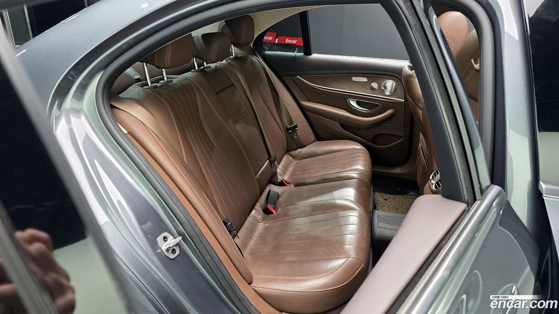 E-Class Mercedes-Benz 2019.5-OPTION-015