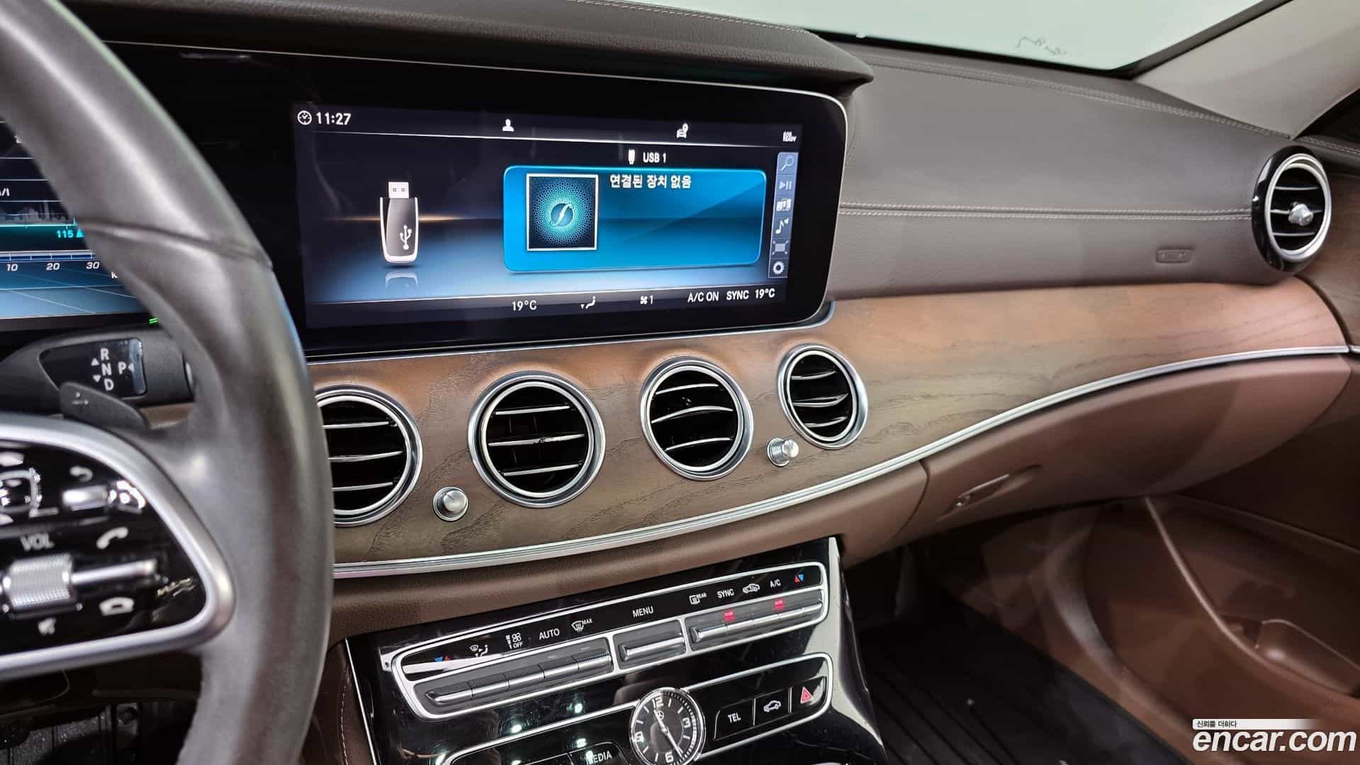 E-Class Mercedes-Benz 2019.5-OPTION-019