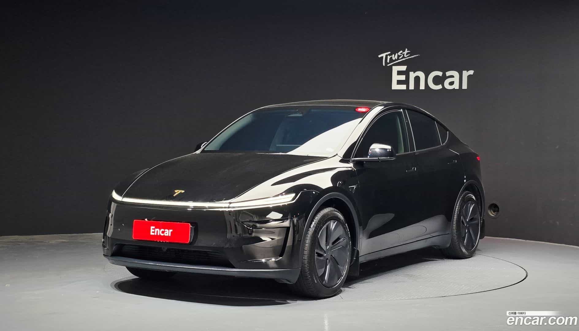 Model Y Tesla 2025.8-OUTER-001