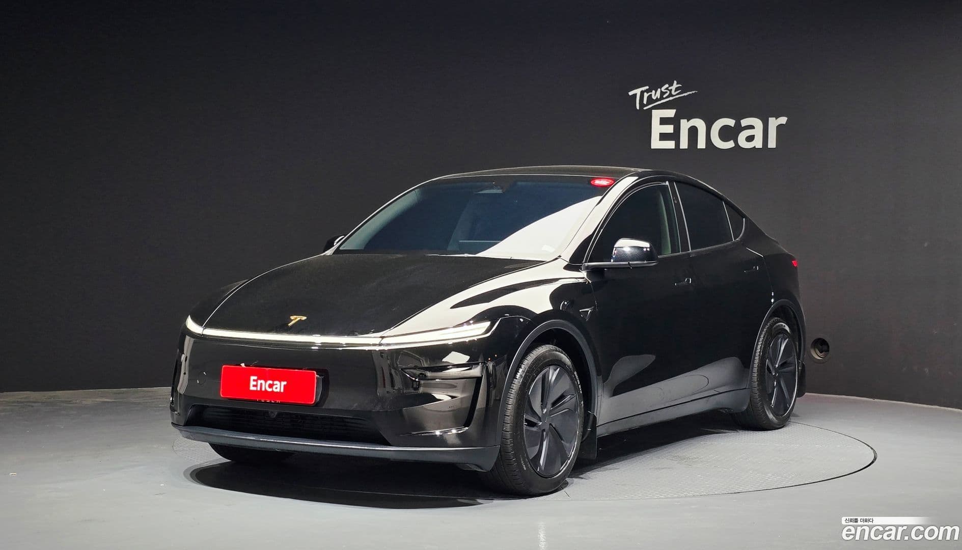 Main__Slider__Photo:Model Y Tesla 2025.8-0