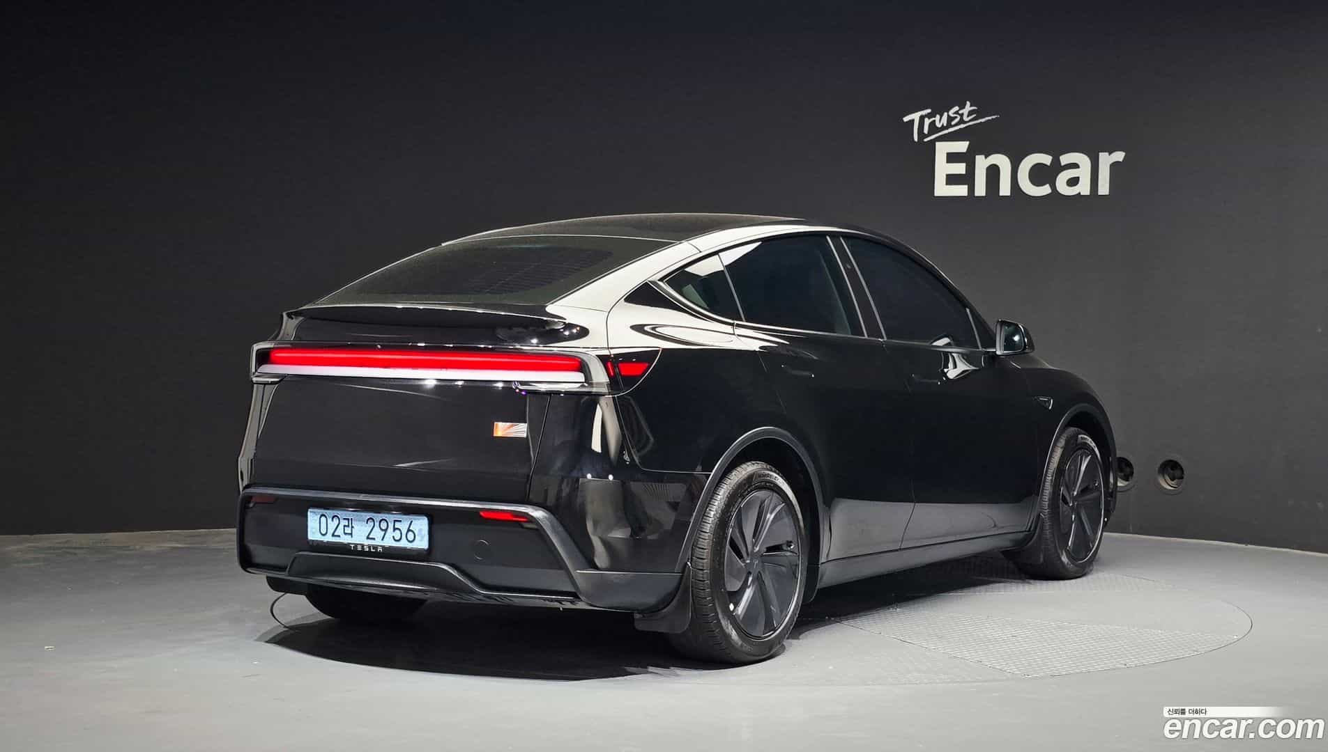 Model Y Tesla 2025.8-OUTER-002