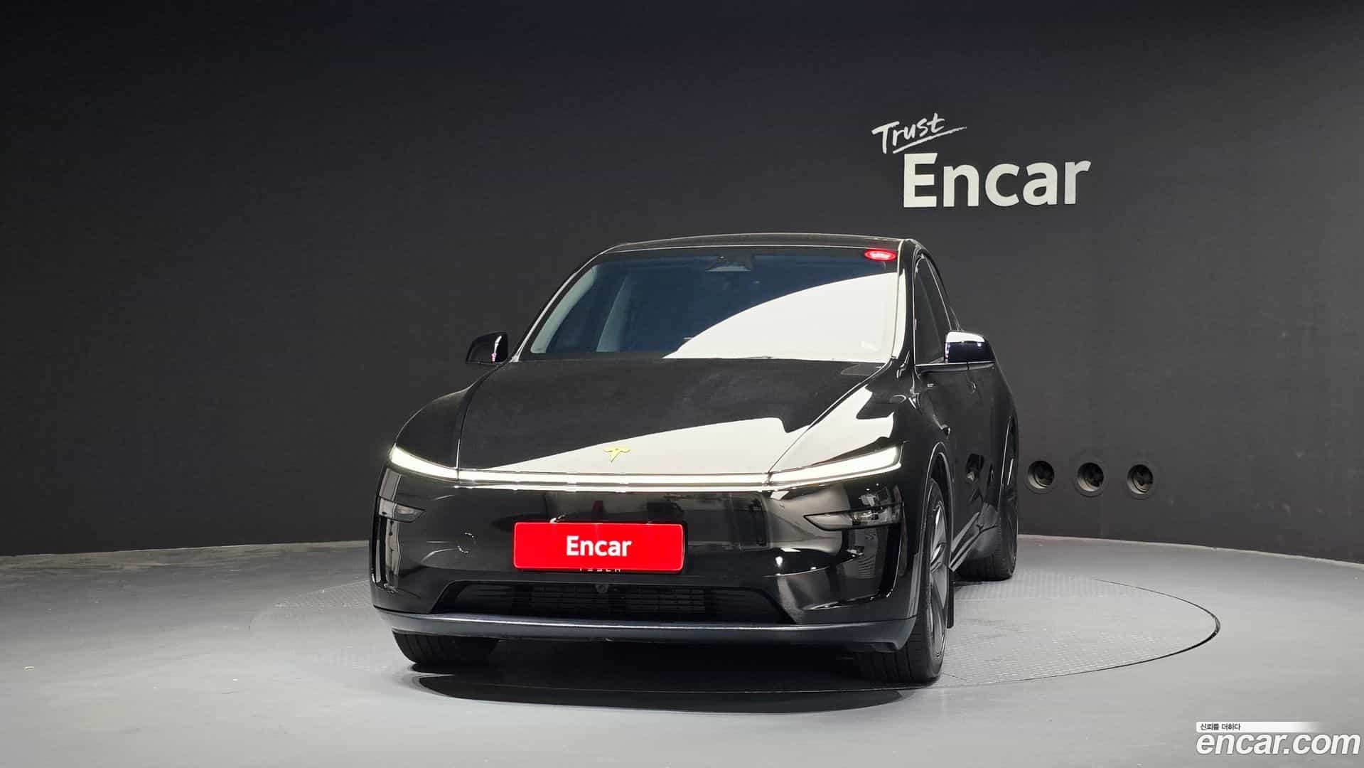 Model Y Tesla 2025.8-OUTER-003