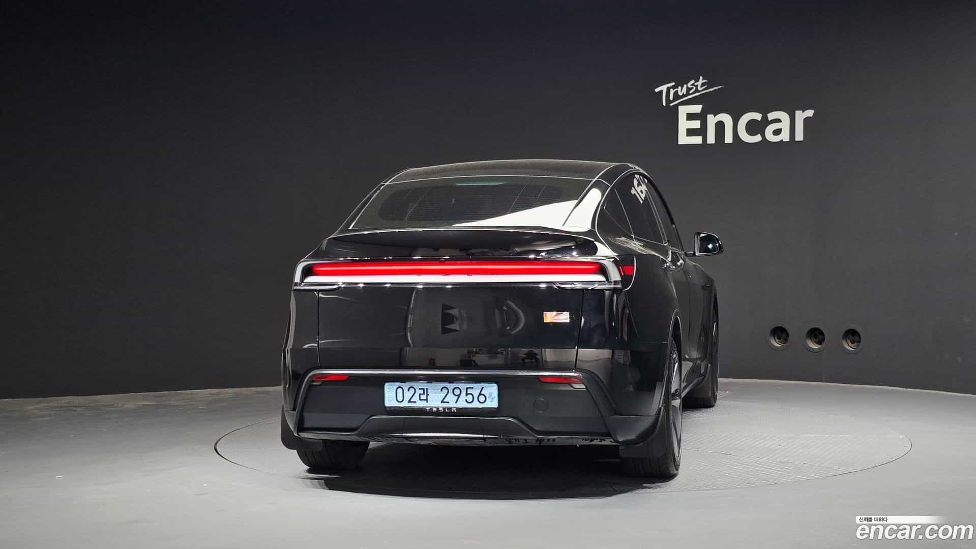 Model Y Tesla 2025.8-OUTER-004
