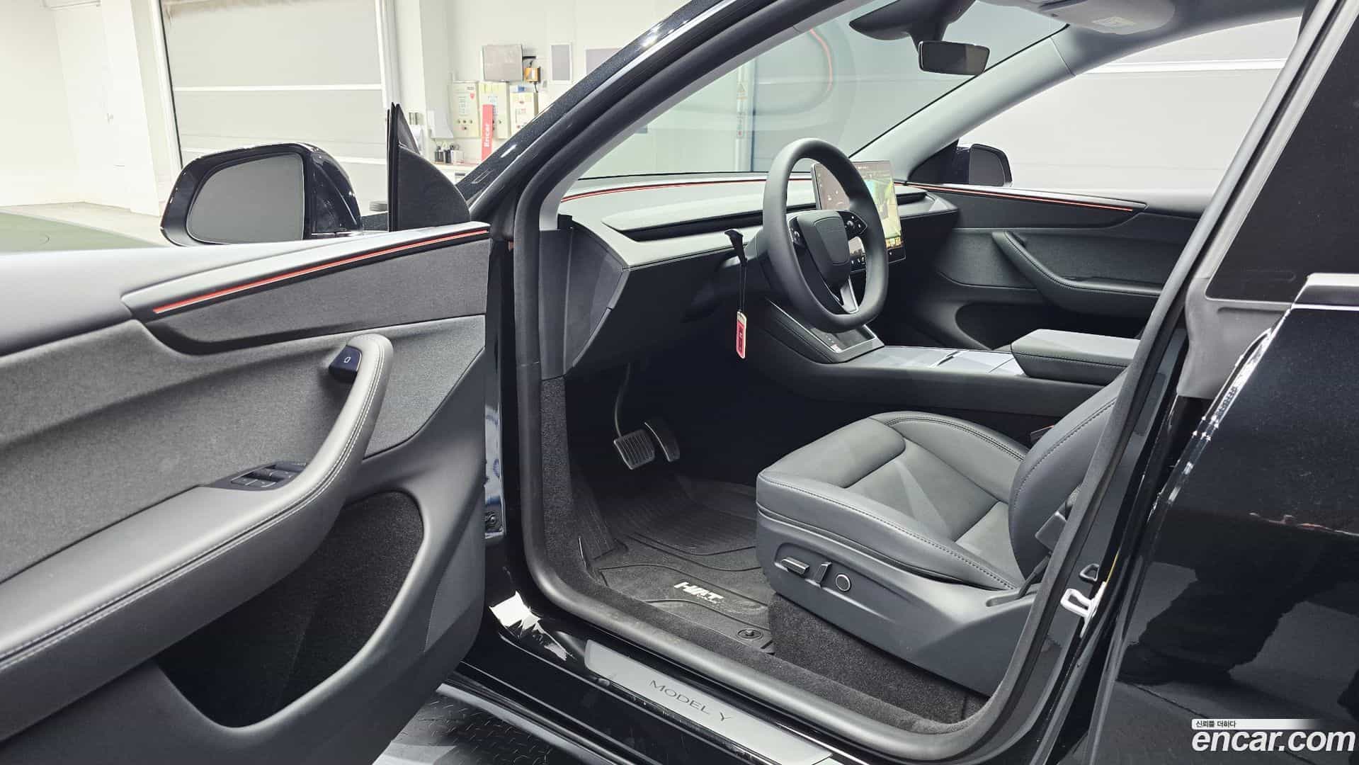 Model Y Tesla 2025.8-INNER-010