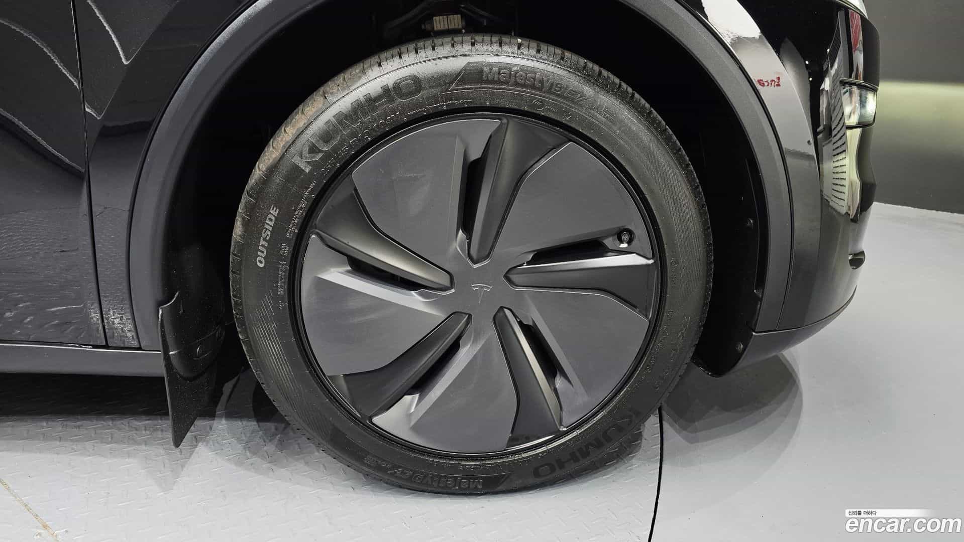Model Y Tesla 2025.8-OUTER-031
