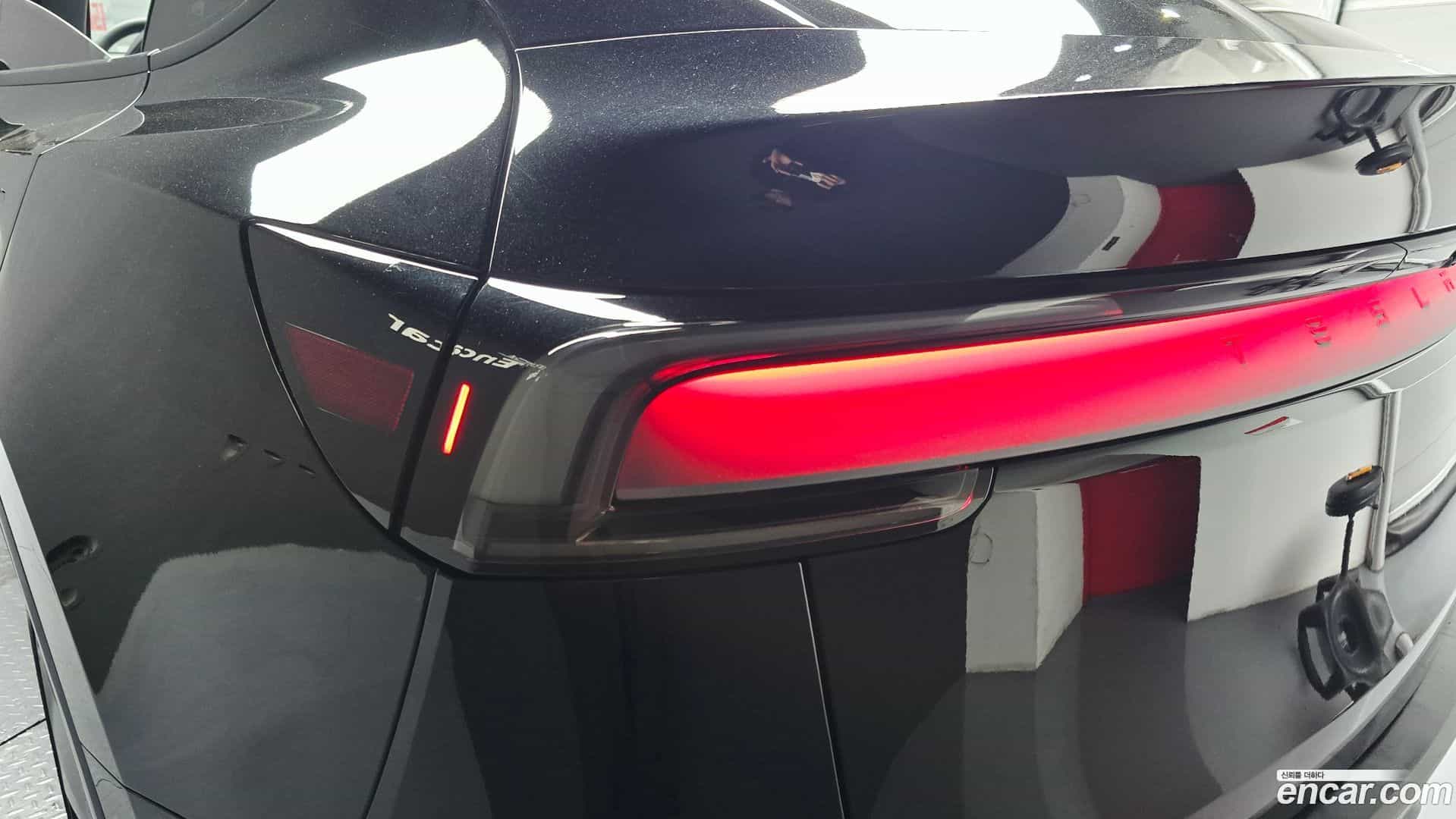 Model Y Tesla 2025.8-OUTER-033