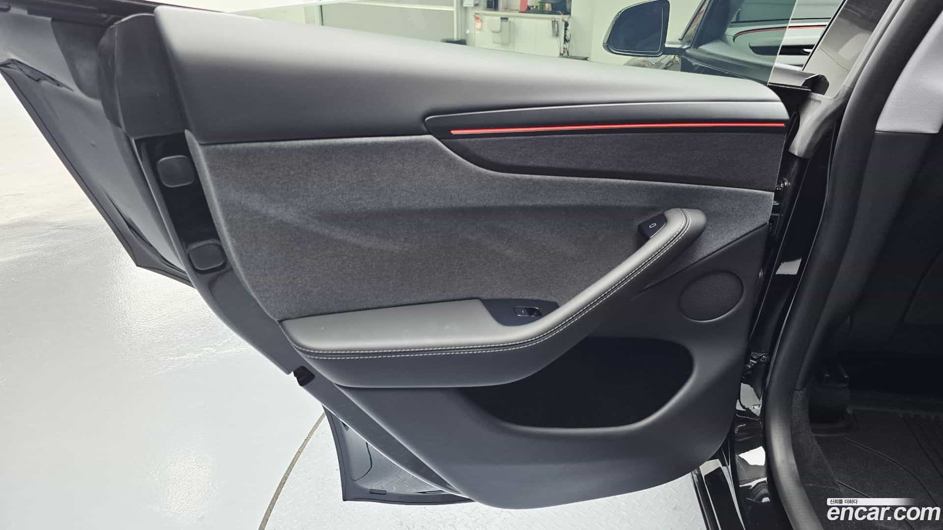 Model Y Tesla 2025.8-INNER-035