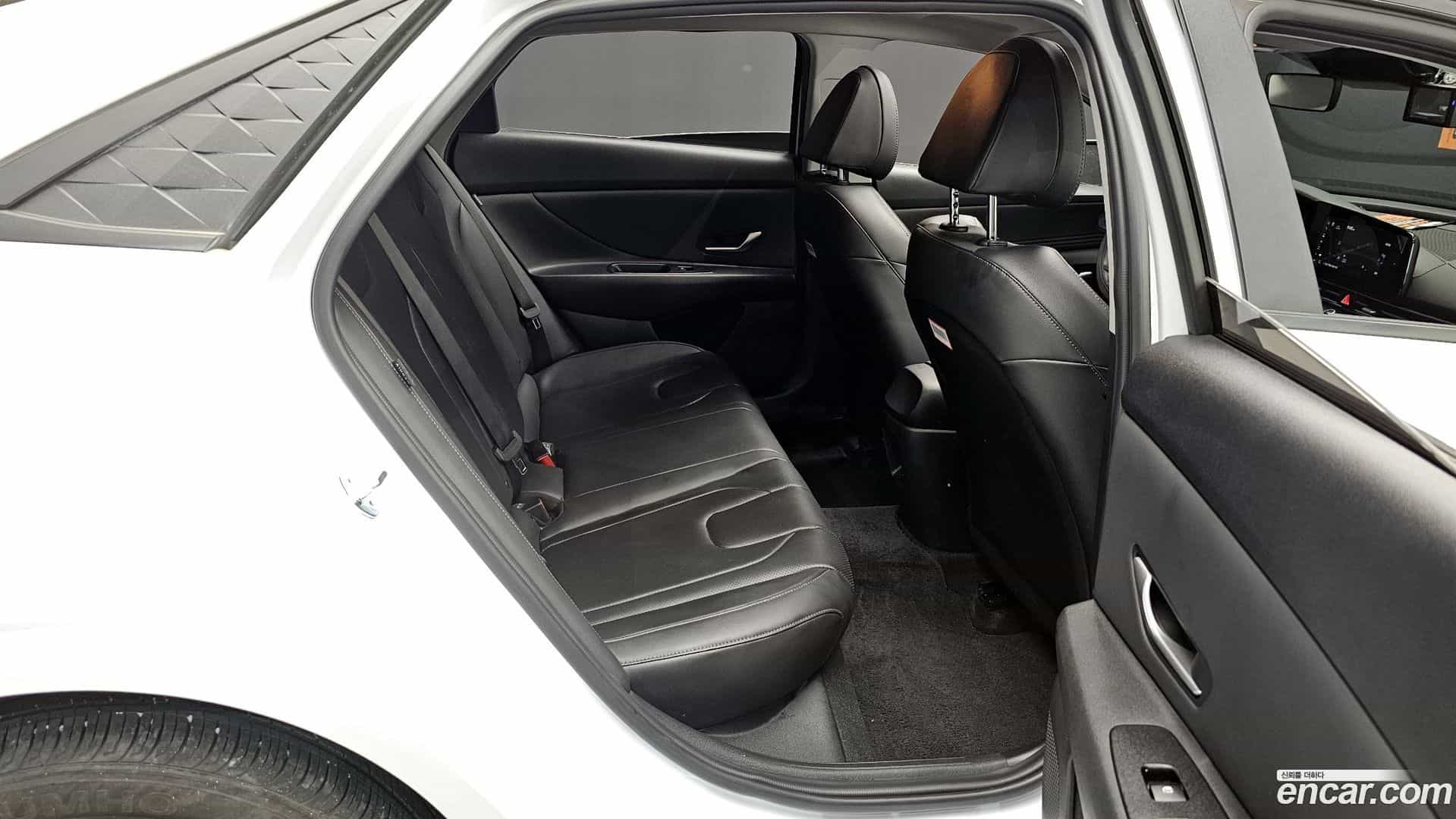 AVANTE Hyundai 2023.4-OPTION-015