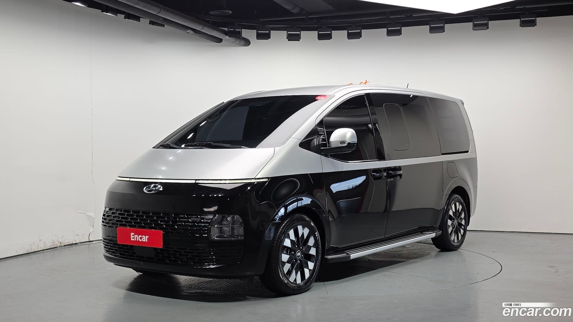 Main__Slider__Photo:Staria Hyundai 2023.1-0