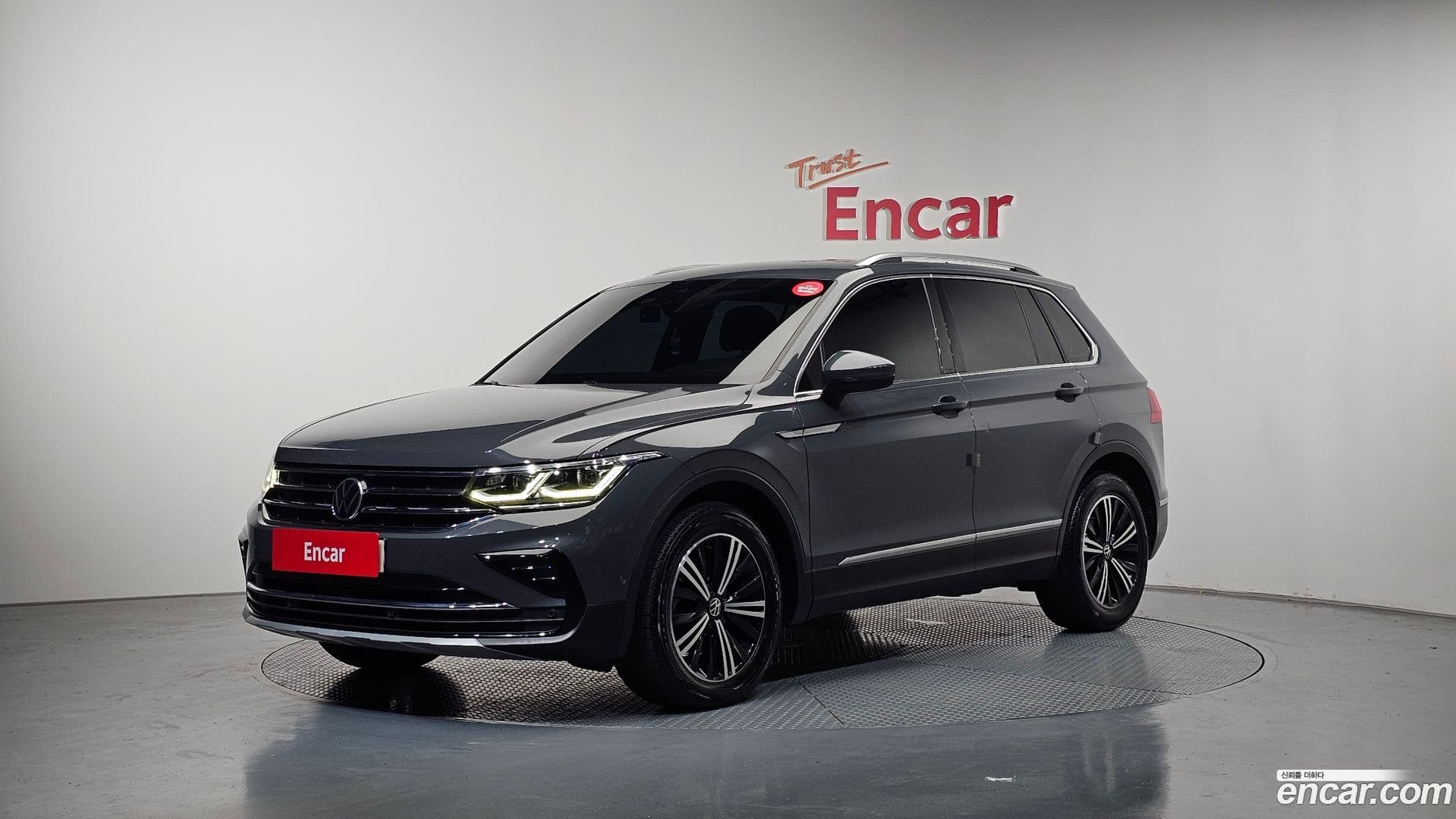 Main__Slider__Photo:Tiguan Volkswagen 2021.7-0