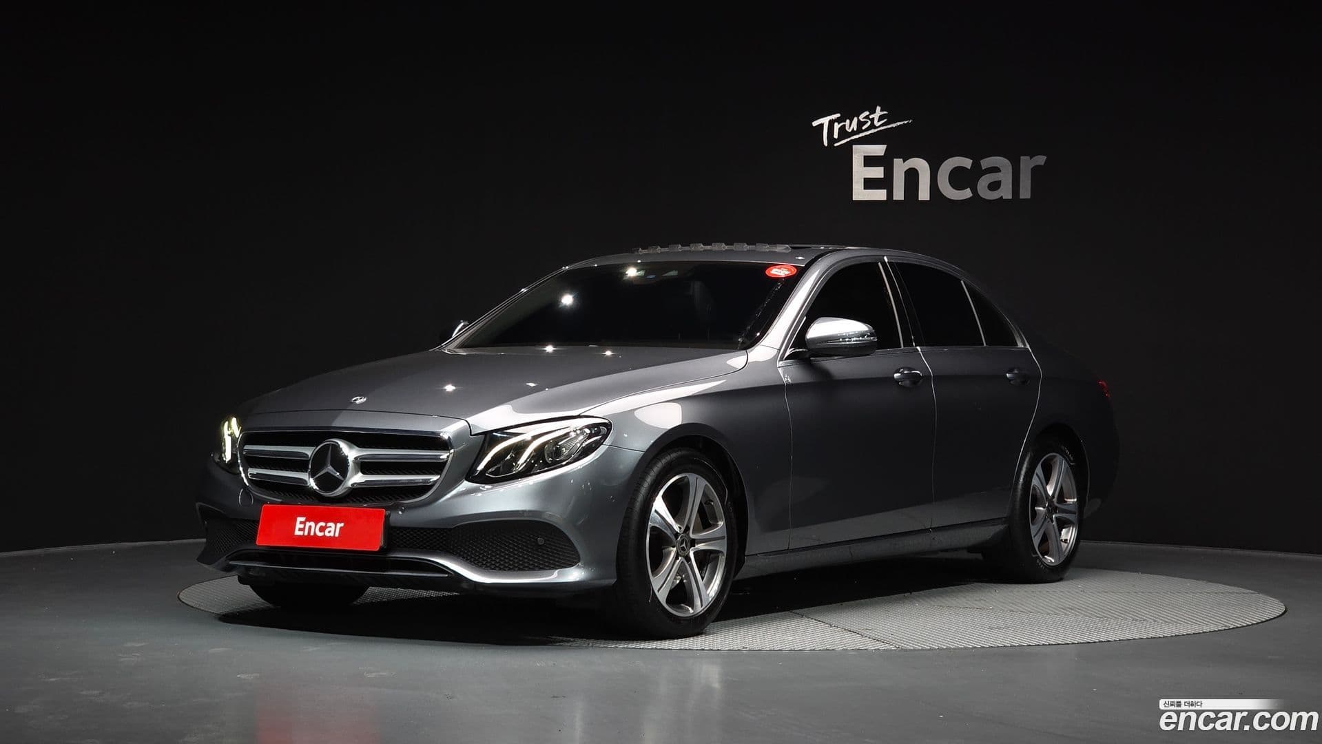 Main__Slider__Photo:E-Class Mercedes-Benz 2019.7-0