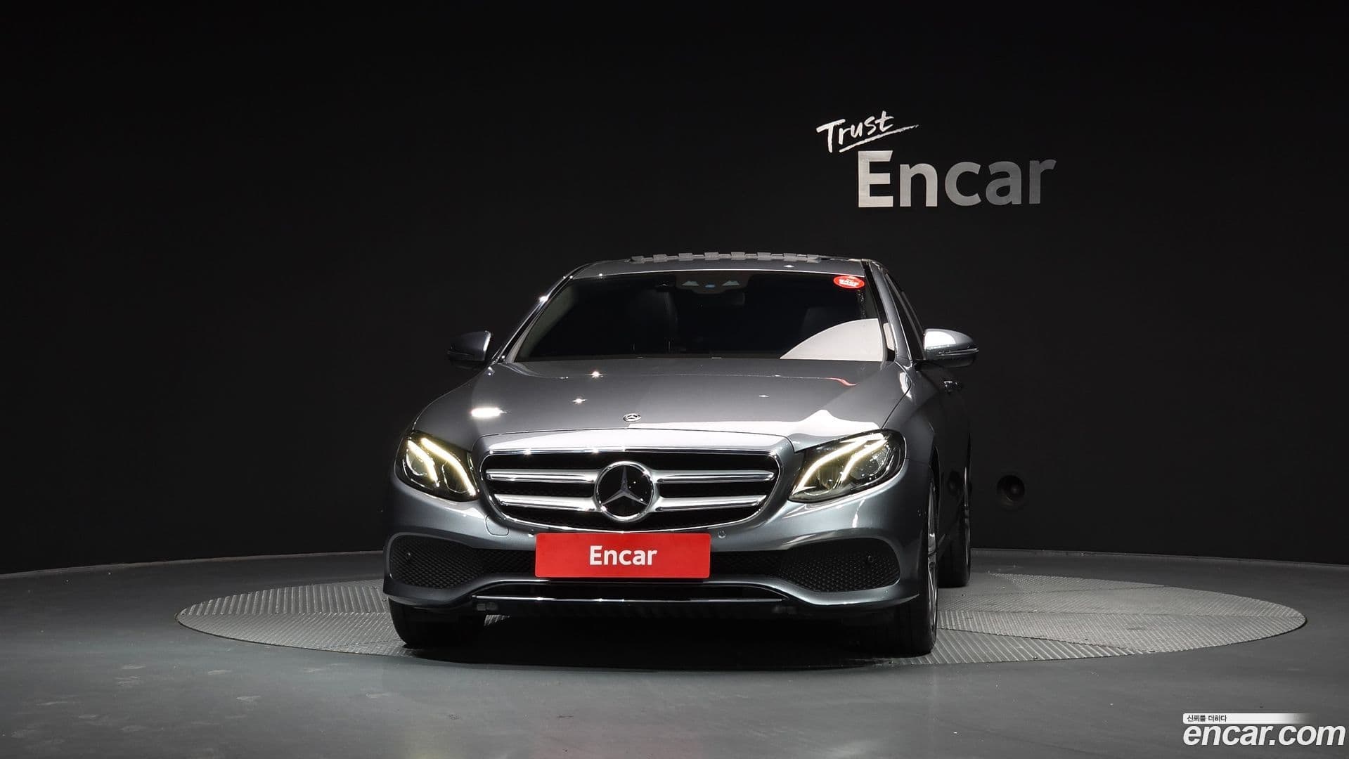 Main__Slider__Photo:E-Class Mercedes-Benz 2019.7-2